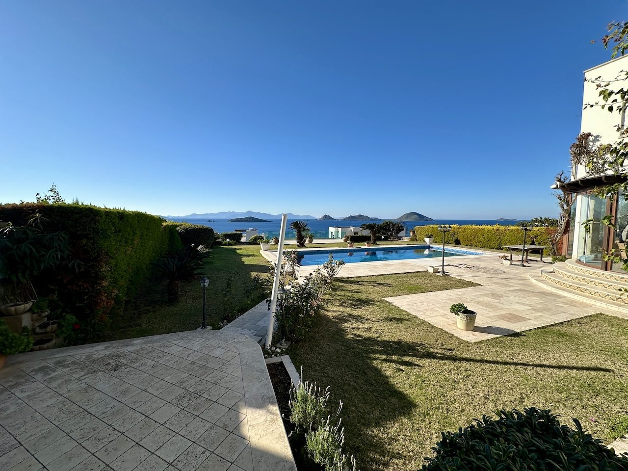Turgutreis'te Elit Konumda Havuzlu Deniz Manzaralı Lüks Villa