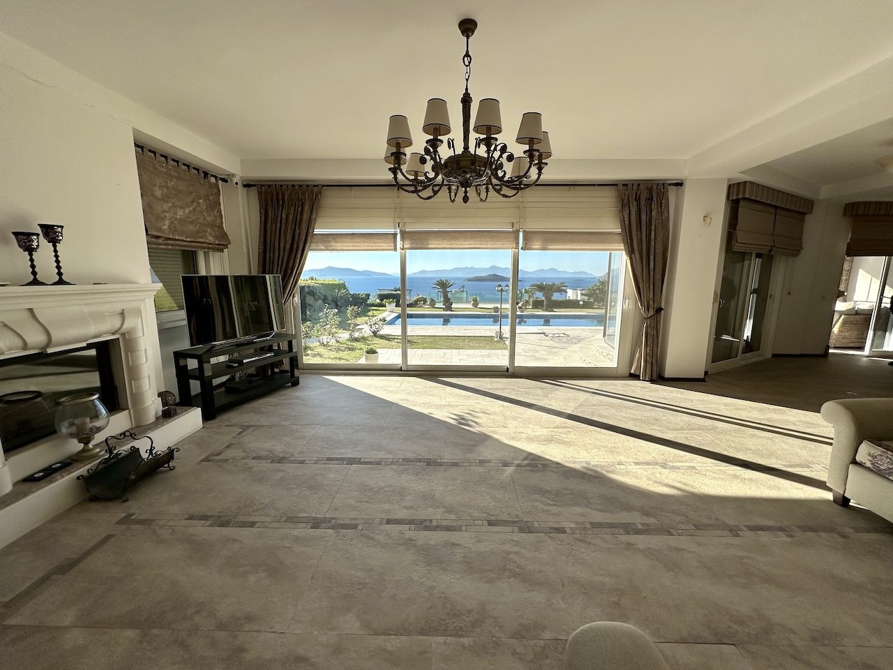 Turgutreis'te Elit Konumda Havuzlu Deniz Manzaralı Lüks Villa