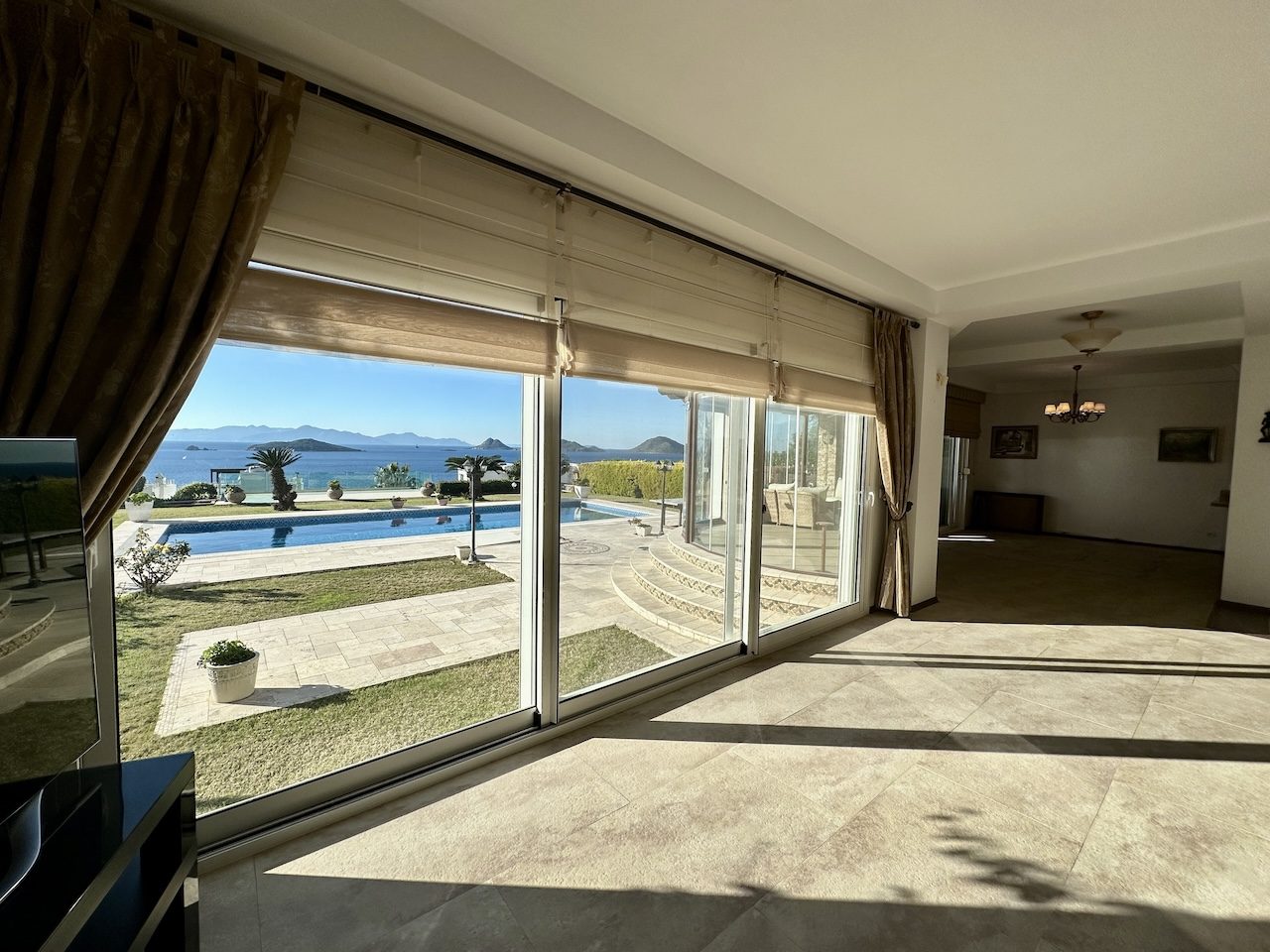 Turgutreis'te Elit Konumda Havuzlu Deniz Manzaralı Lüks Villa