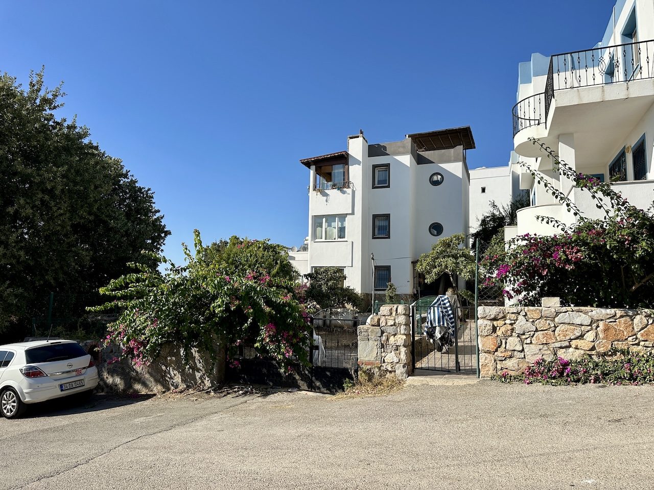 Bodrum Turgutreis'te Deniz Manzaralı Tertemiz 3+1 Daire