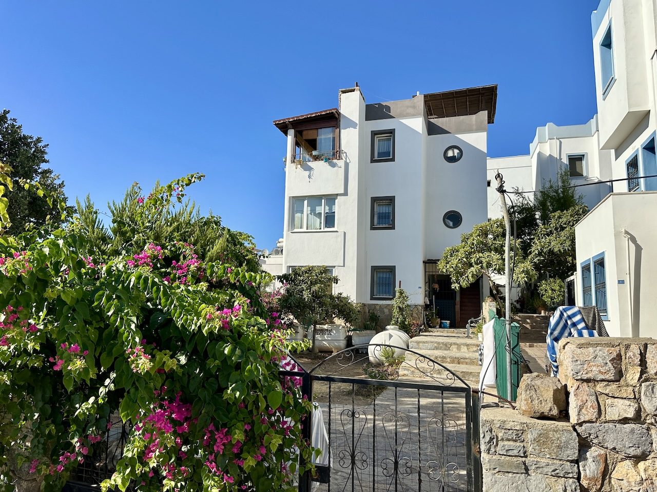Bodrum Turgutreis'te Deniz Manzaralı Tertemiz 3+1 Daire