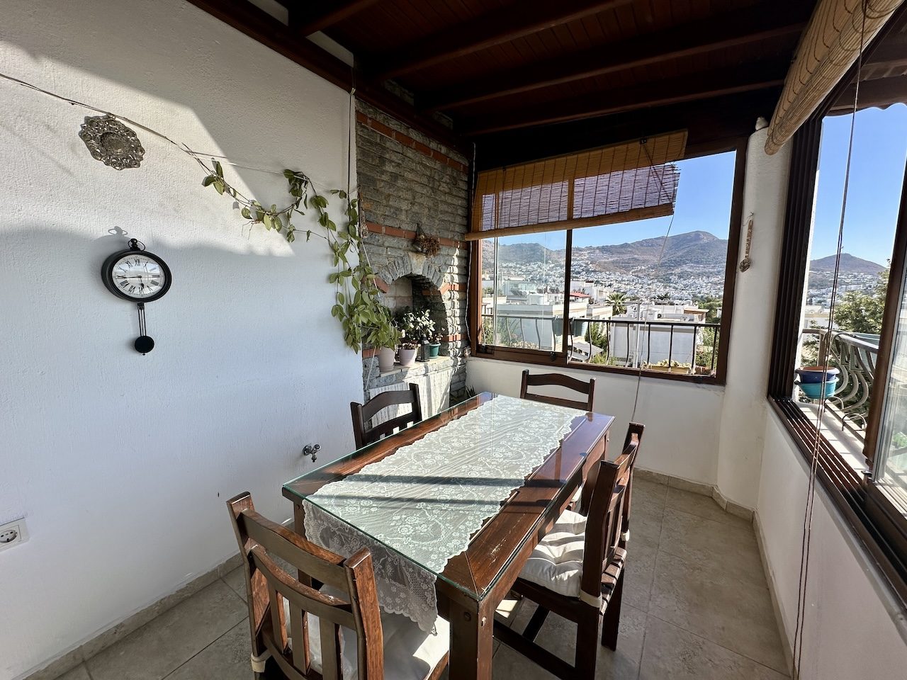 Bodrum Turgutreis'te Deniz Manzaralı Tertemiz 3+1 Daire