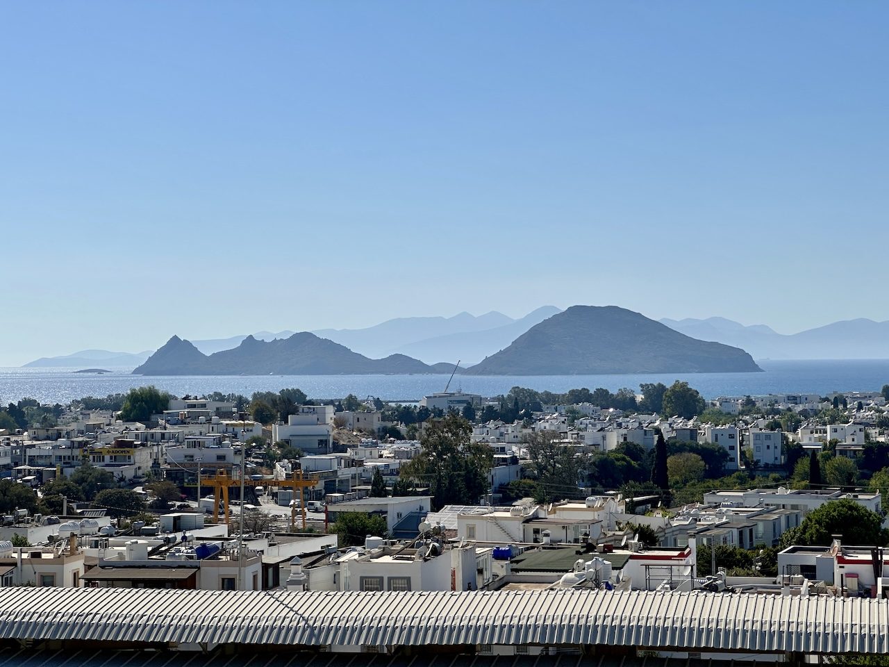Bodrum Turgutreis'te Deniz Manzaralı Tertemiz 3+1 Daire