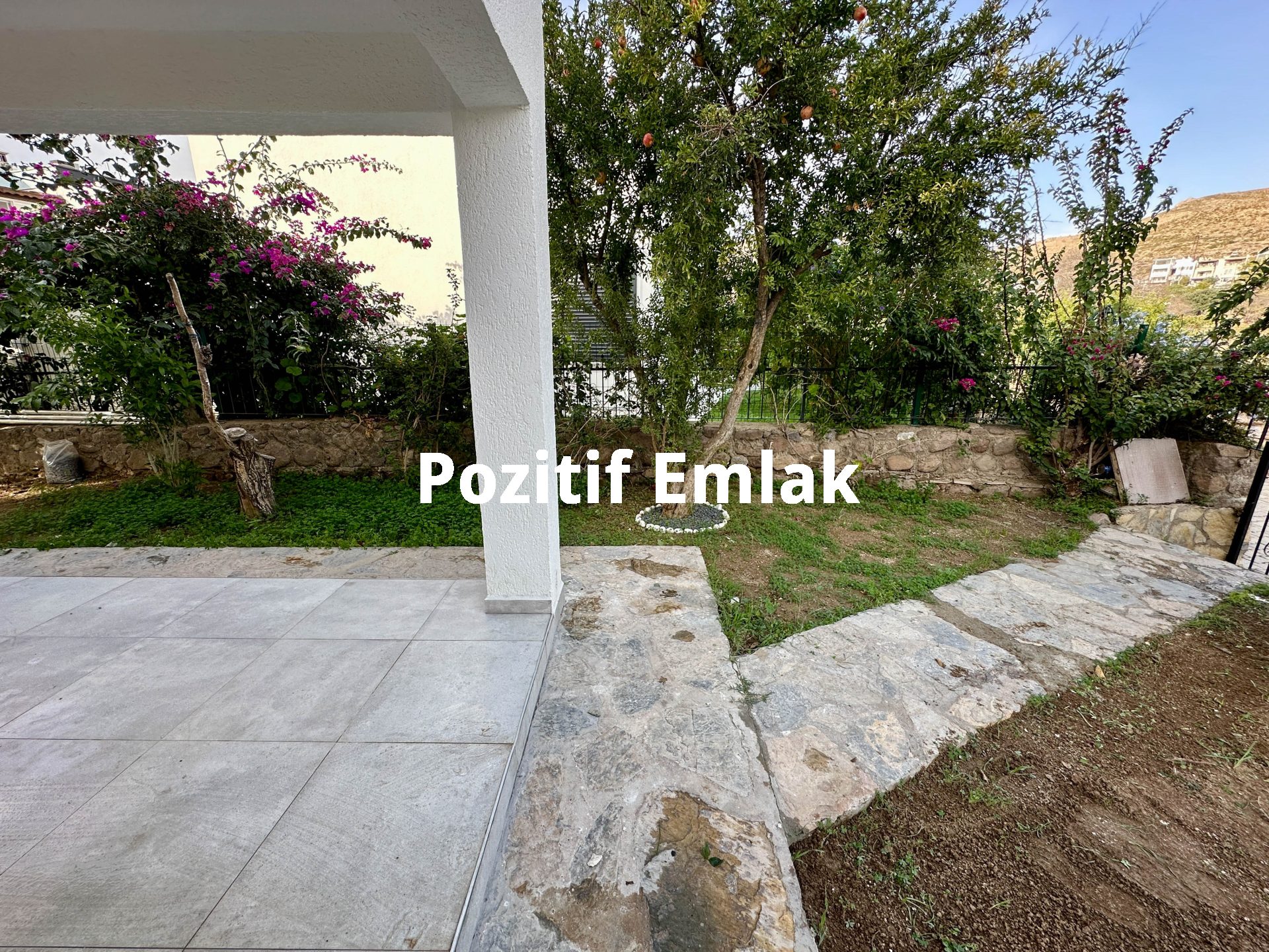 Bodrum Akyarlar'da Nezih Site İçinde Geniş Bahçeli Villa