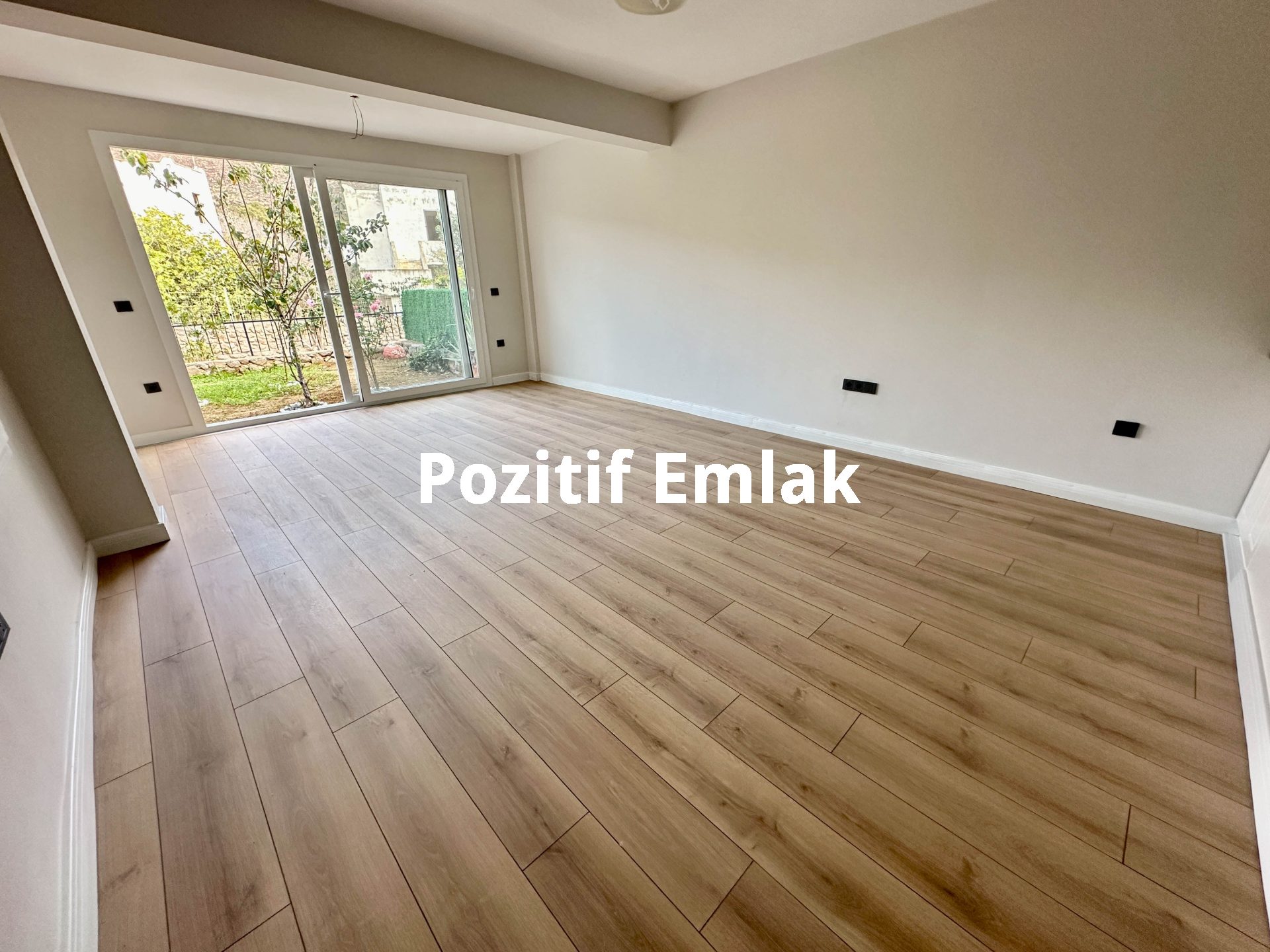Bodrum Akyarlar'da Nezih Site İçinde Geniş Bahçeli Villa