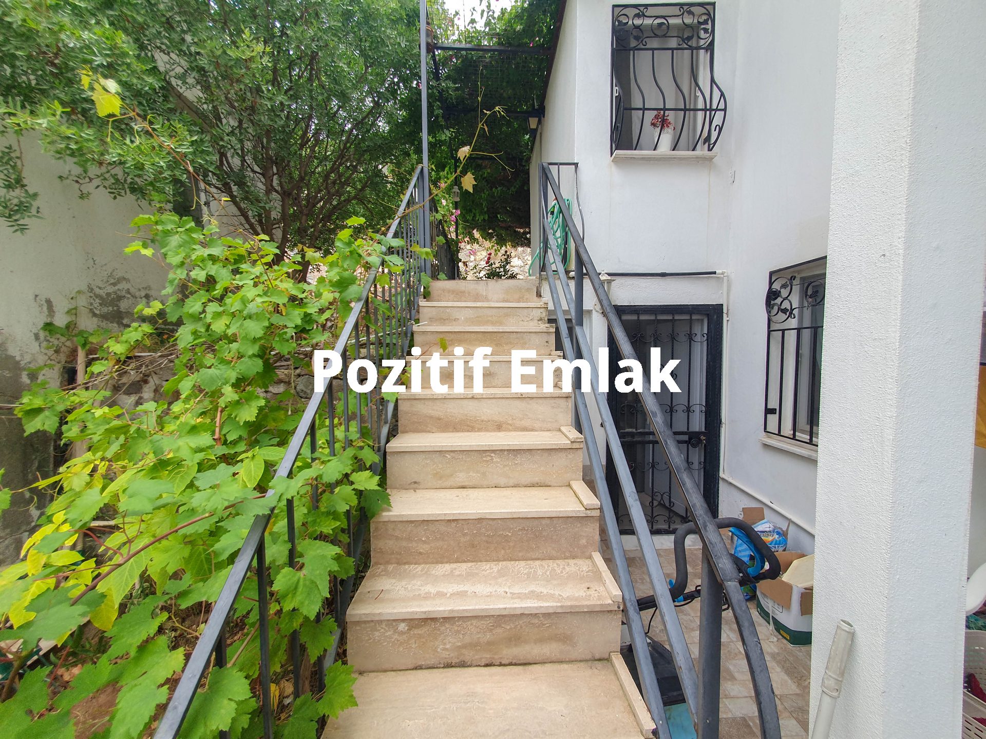 Bodrum Gümüşlük'te Satılık Harika Manzaralı Site İçi 3+1 Villa