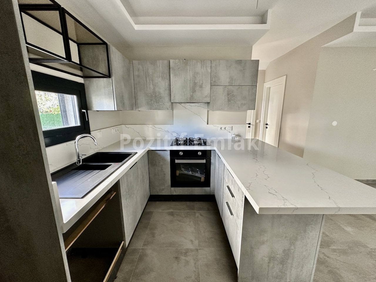 Bodrum Turgutreis Merkezde Harika Konumlu Sıfır 3+1 Villa