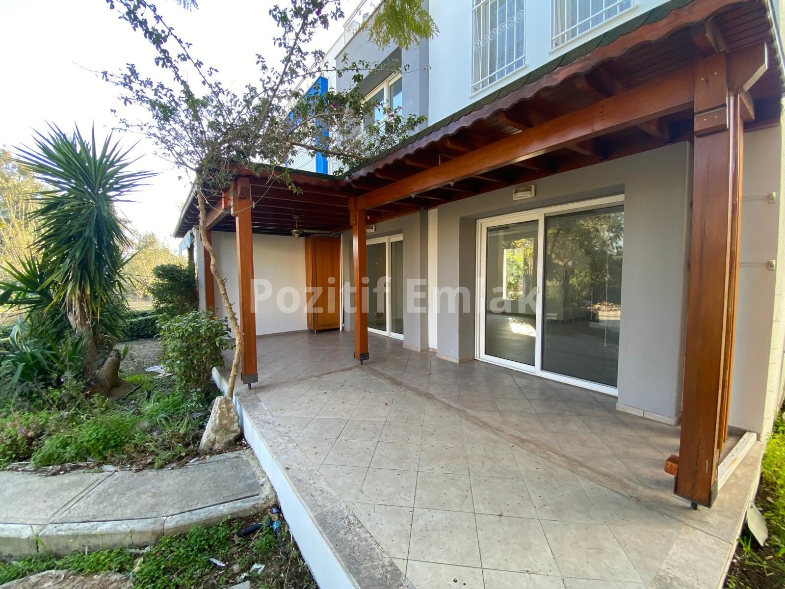 Bodrum Kadıkalesi'nde Denize Yakın Havuzlu Site içi 3+1 Villa