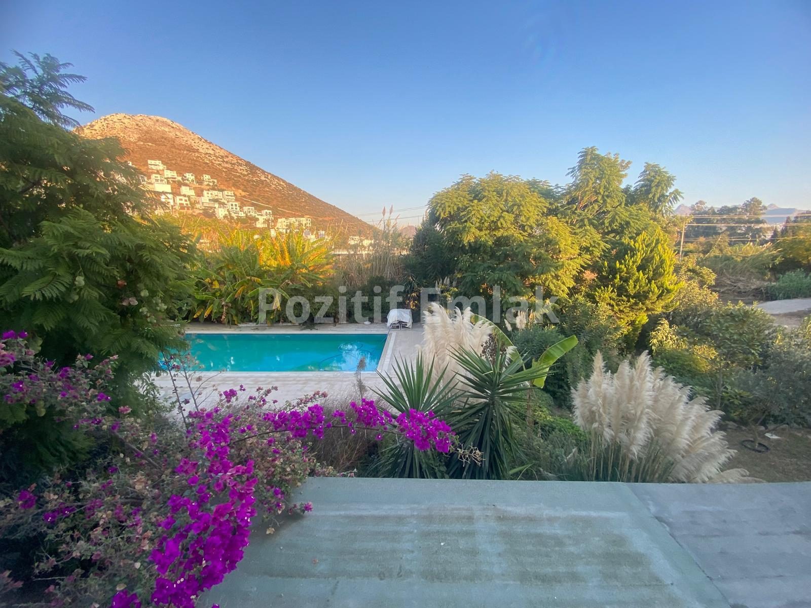 Bodrum Kadıkalesi'nde Denize Yakın Havuzlu Site içi 3+1 Villa