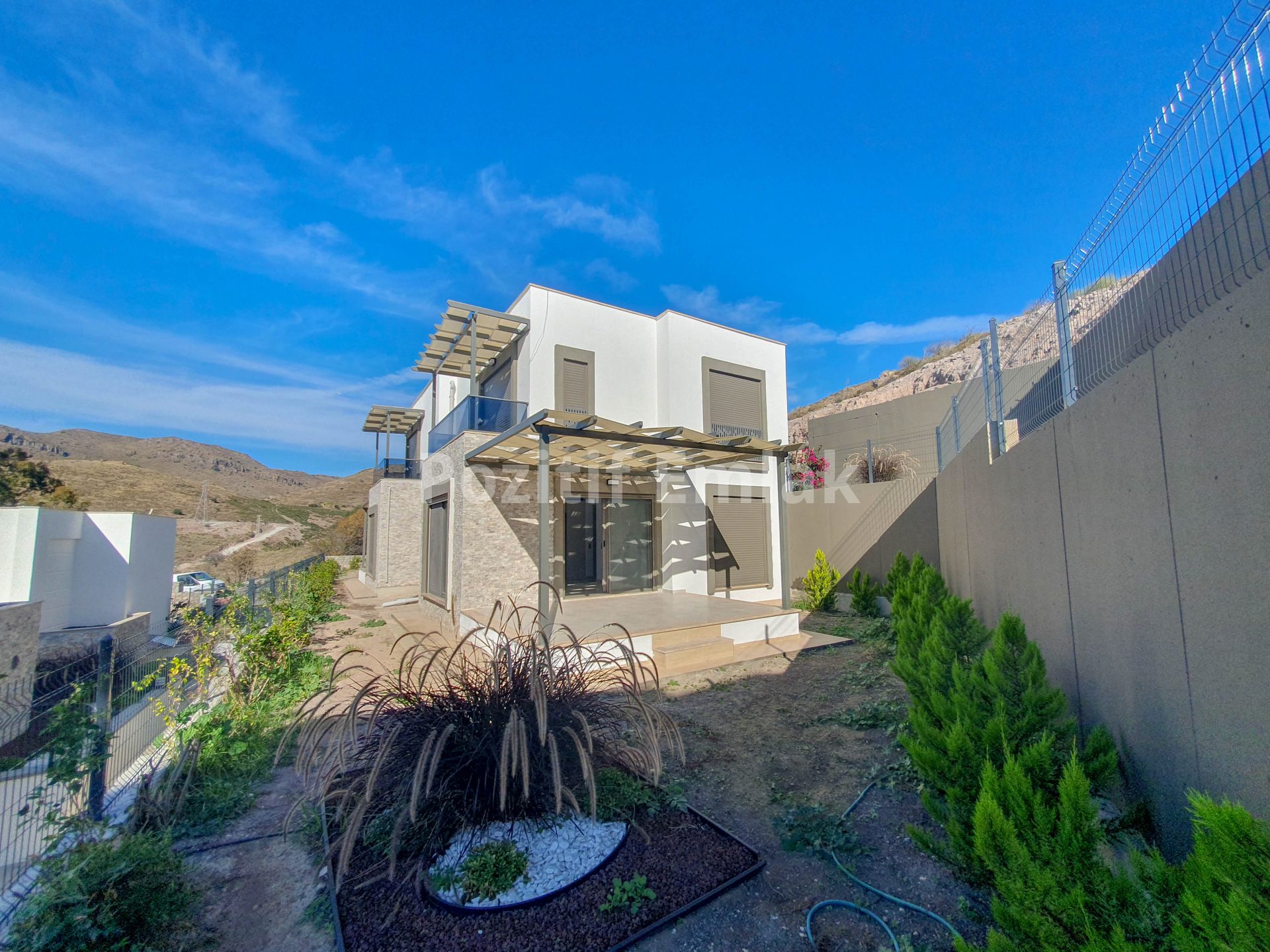 Bodrum Akyarlar'da Satılık Müstakil Bahçeli 3+1 Sıfır Villa