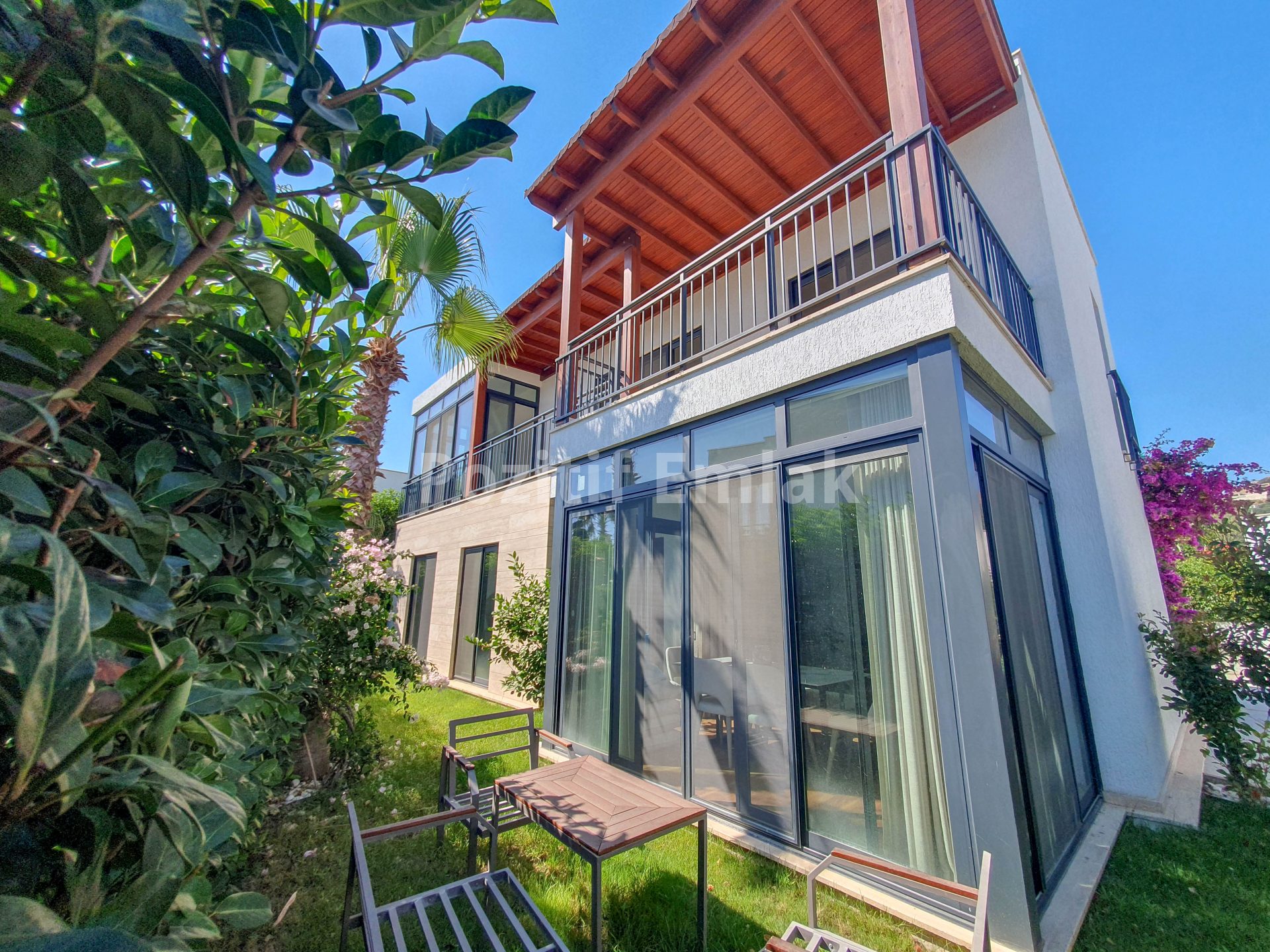 Bodrum Gümüşlük Merkezde Satılık Site içi Sıfır Lüks Daire