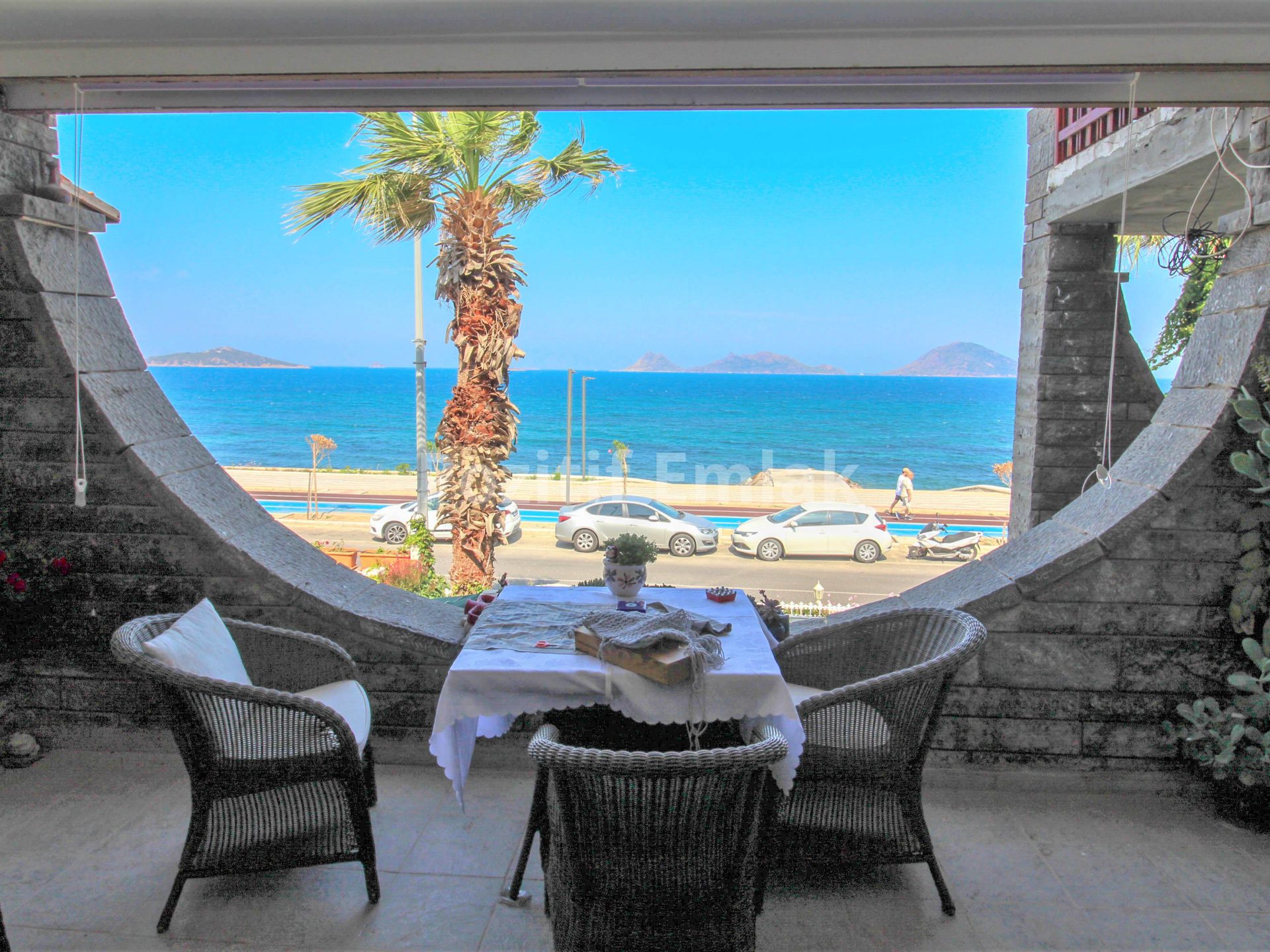 Turgutreis Yalı'da Satılık Denize Sıfır 2+1 Daire