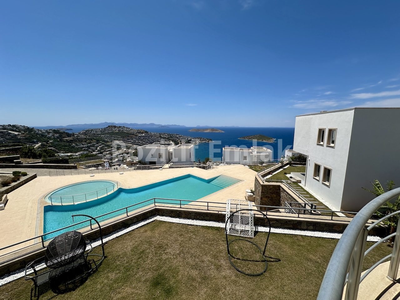 Bodrum Yalıkavak'ta Havuzlu Sitede Muhteşem Manzaralı 6+1 Villa