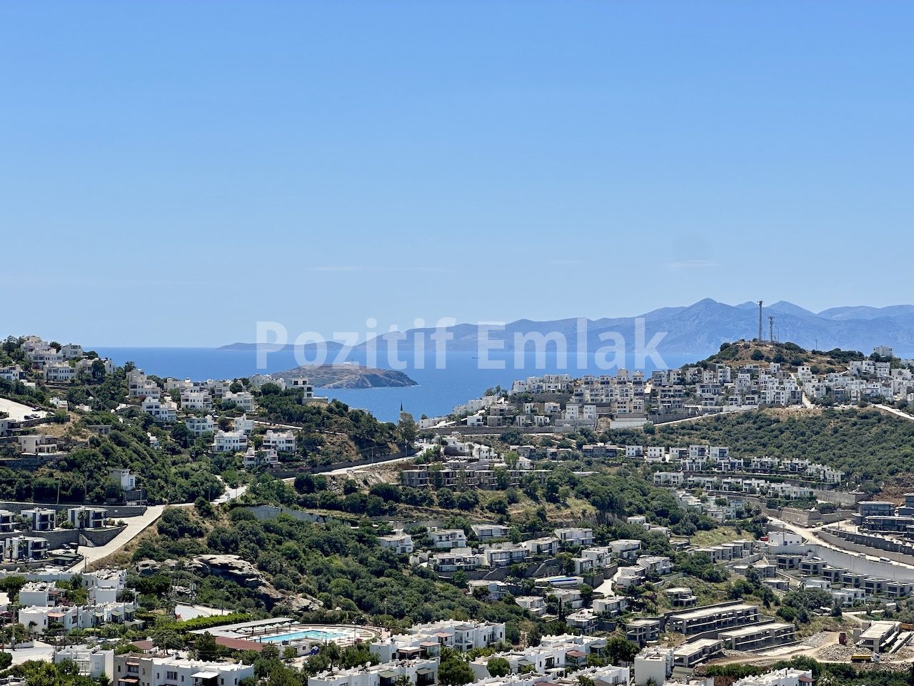 Bodrum Yalıkavak'ta Havuzlu Sitede Muhteşem Manzaralı 6+1 Villa