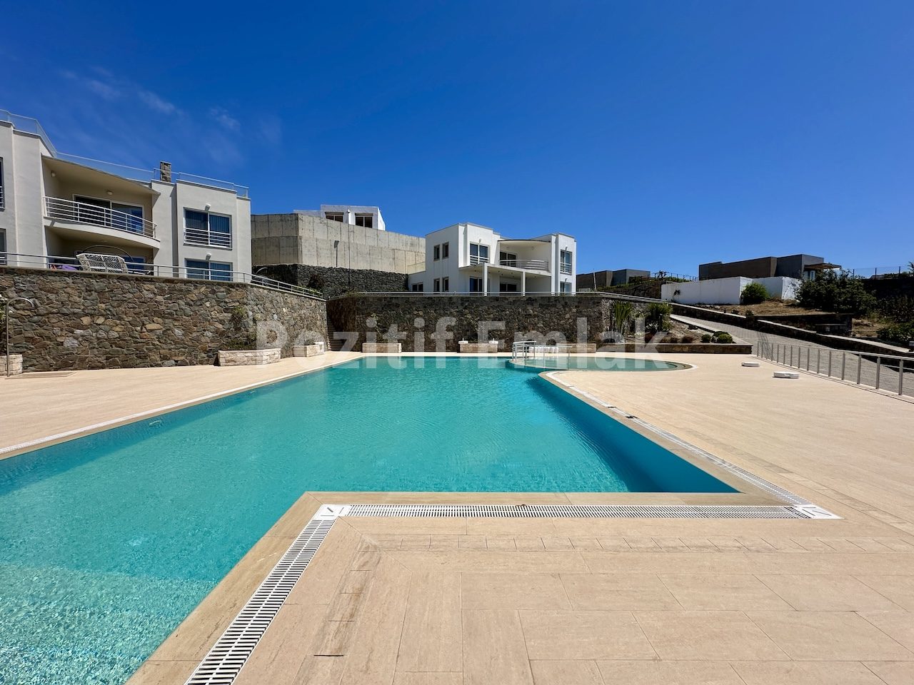 Bodrum Yalıkavak'ta Havuzlu Sitede Muhteşem Manzaralı 6+1 Villa