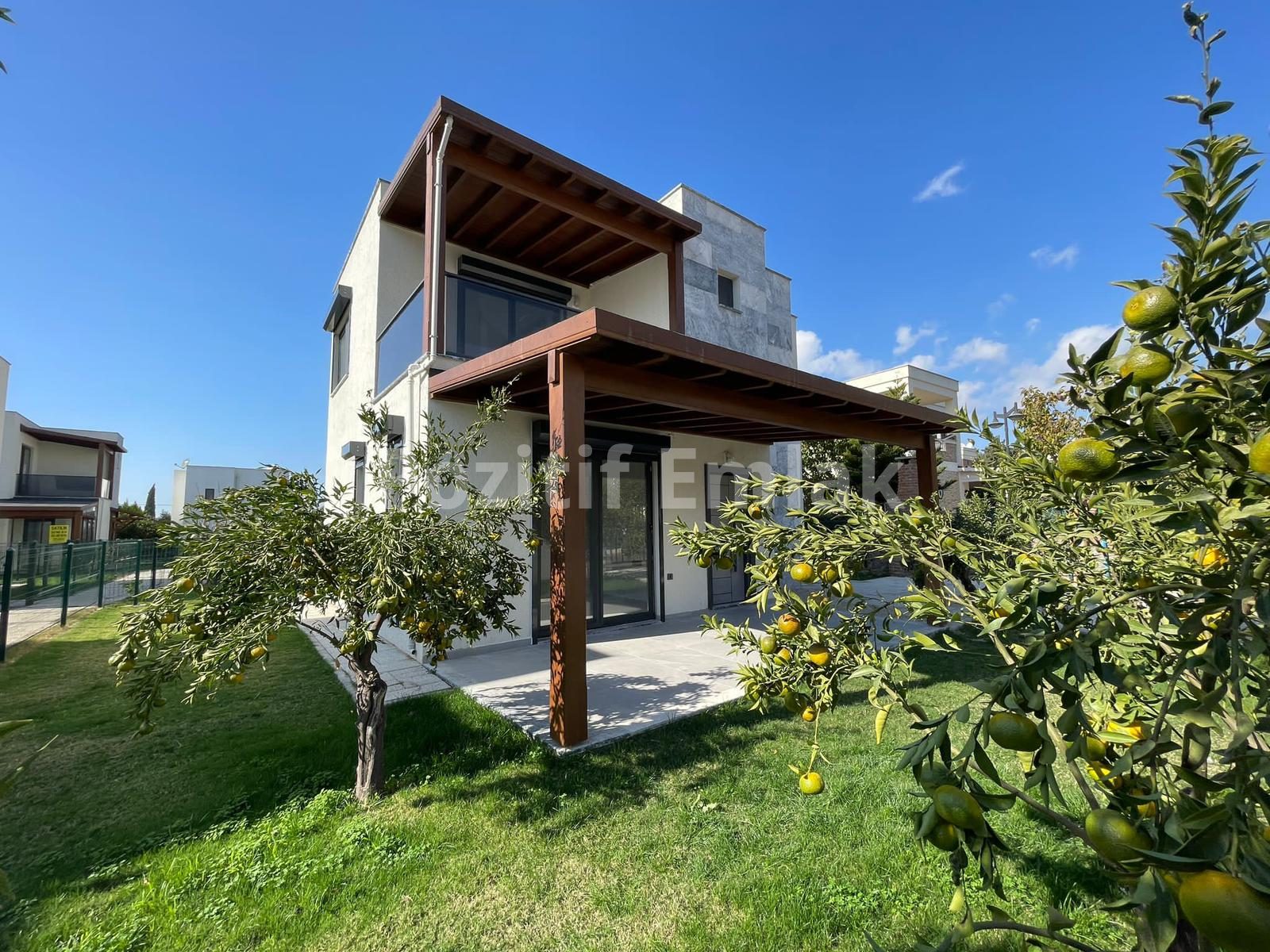 Turgutreis Merkezde Satılık 3+1 Müstakil Lüks Villa