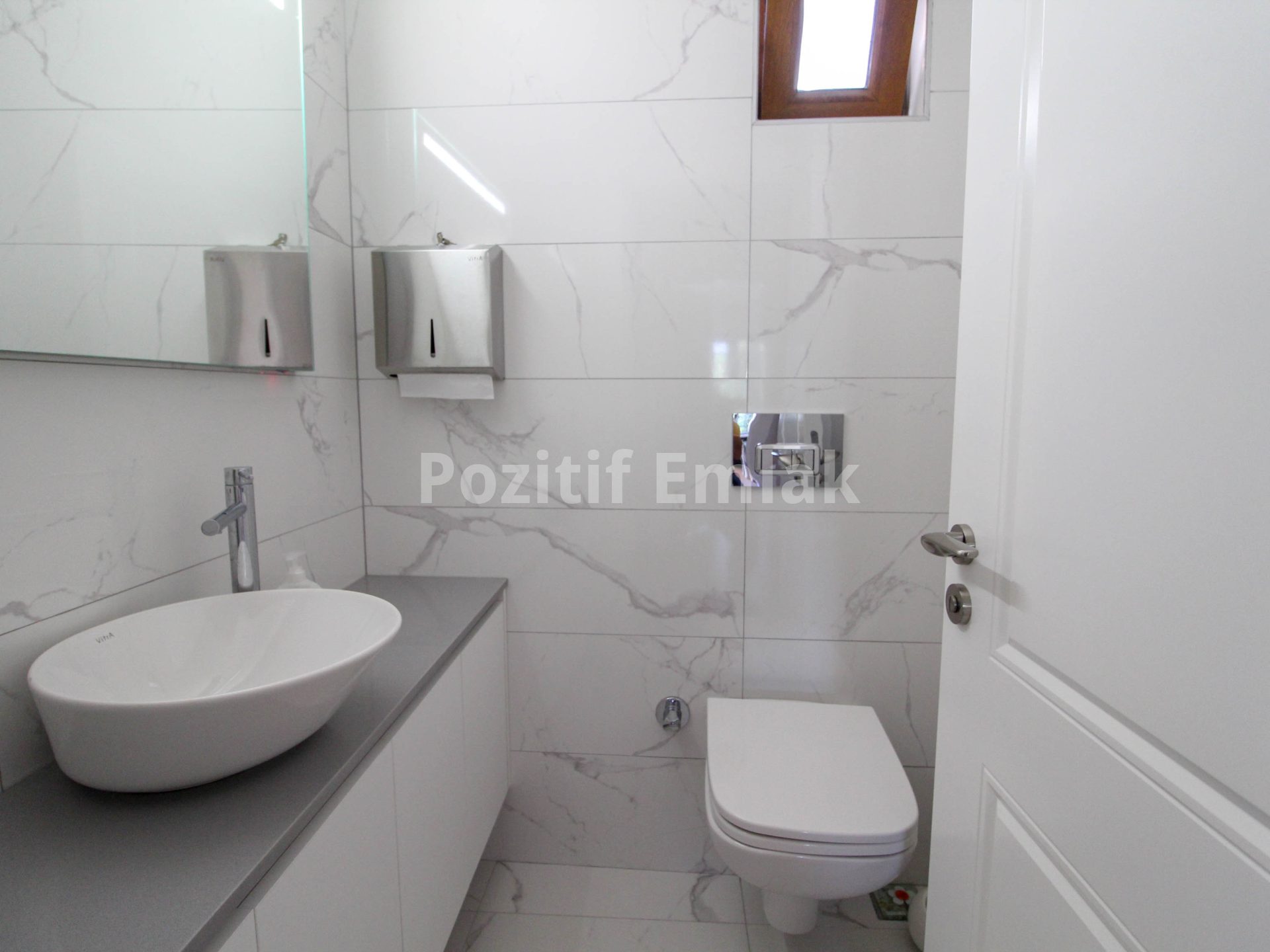 Turgutreis'te Denize 200 Metre Mesafede 5+1 Havuzlu Villa