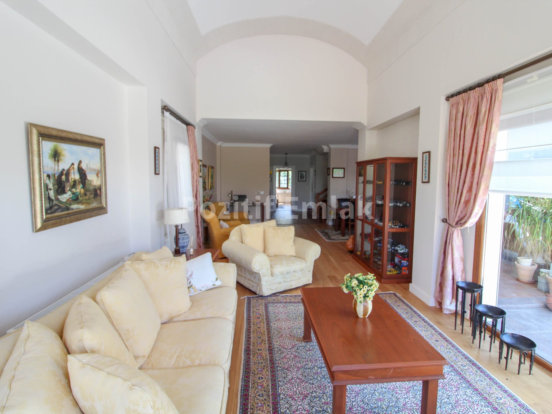 Turgutreis'te Denize 200 Metre Mesafede 5+1 Havuzlu Villa