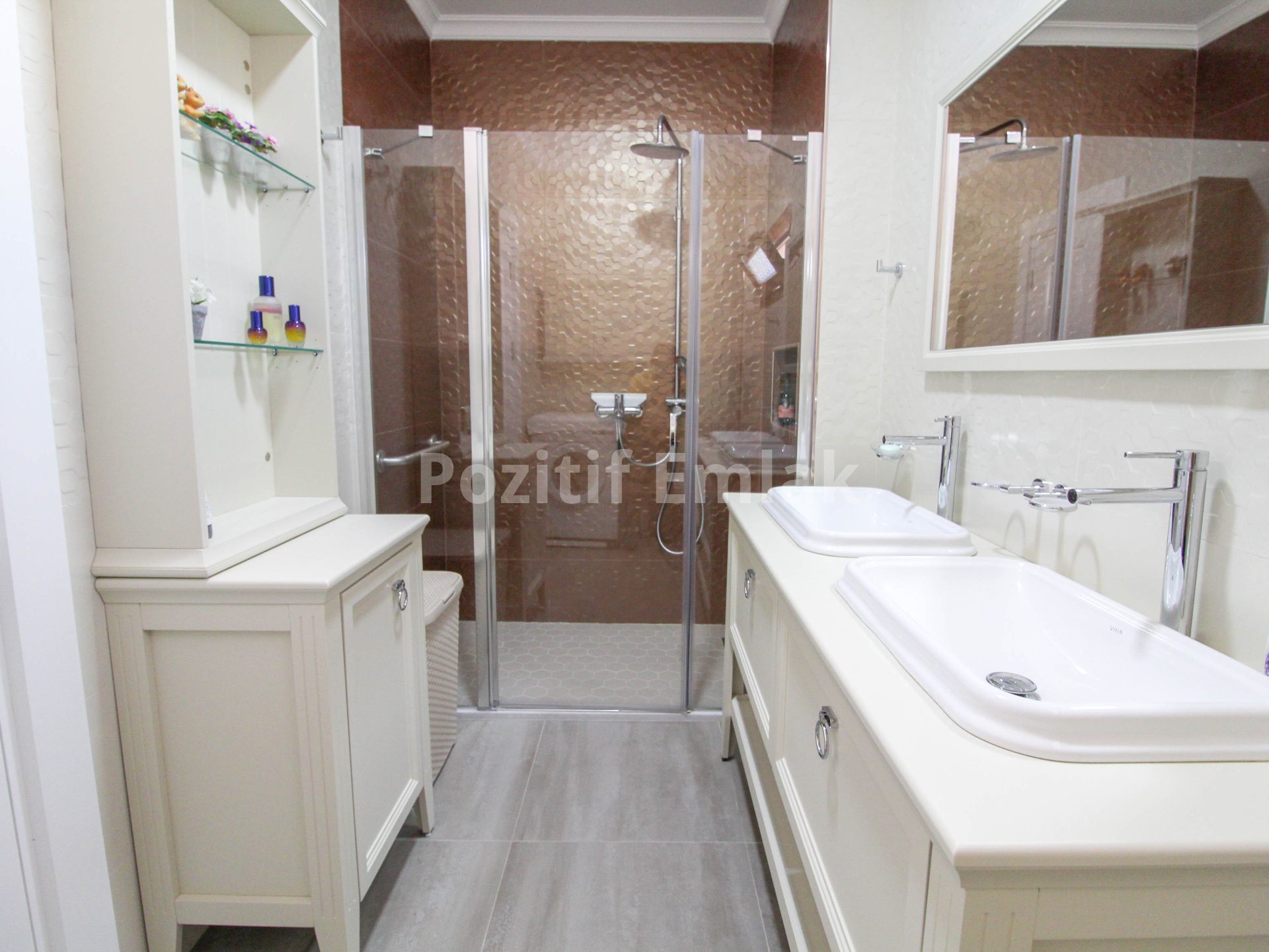 Turgutreis'te Denize 200 Metre Mesafede 5+1 Havuzlu Villa
