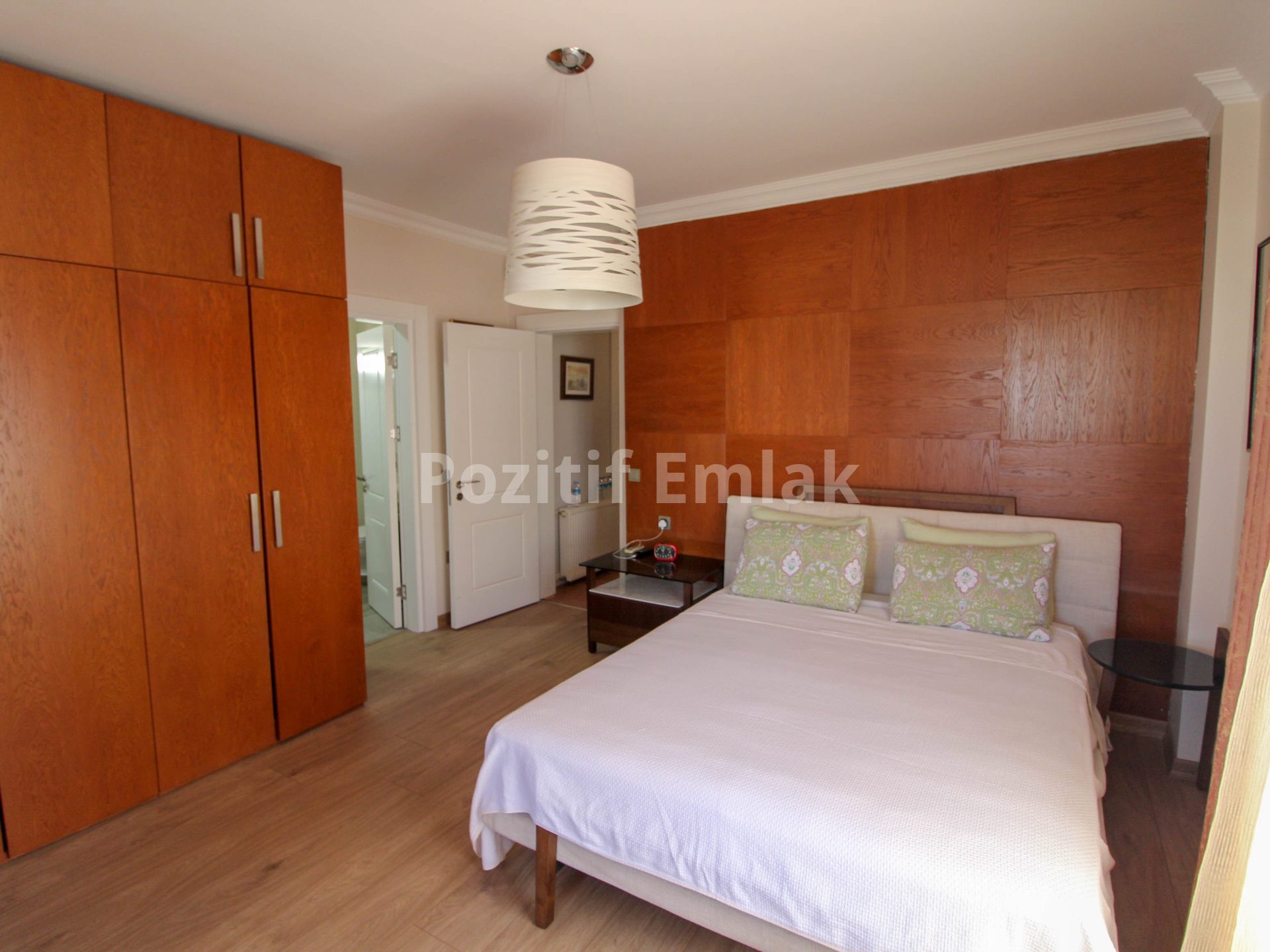 Turgutreis'te Denize 200 Metre Mesafede 5+1 Havuzlu Villa