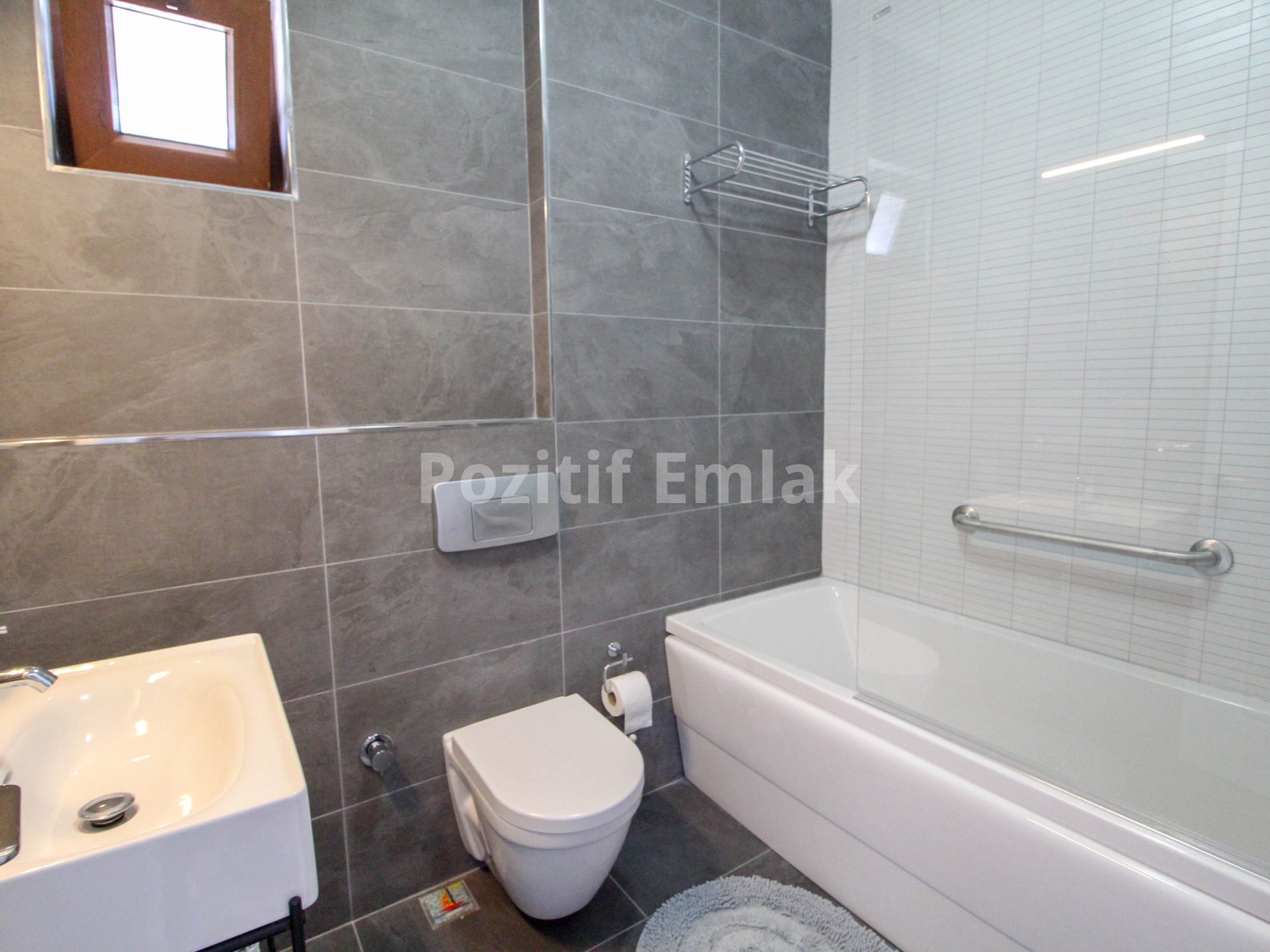 Turgutreis'te Denize 200 Metre Mesafede 5+1 Havuzlu Villa