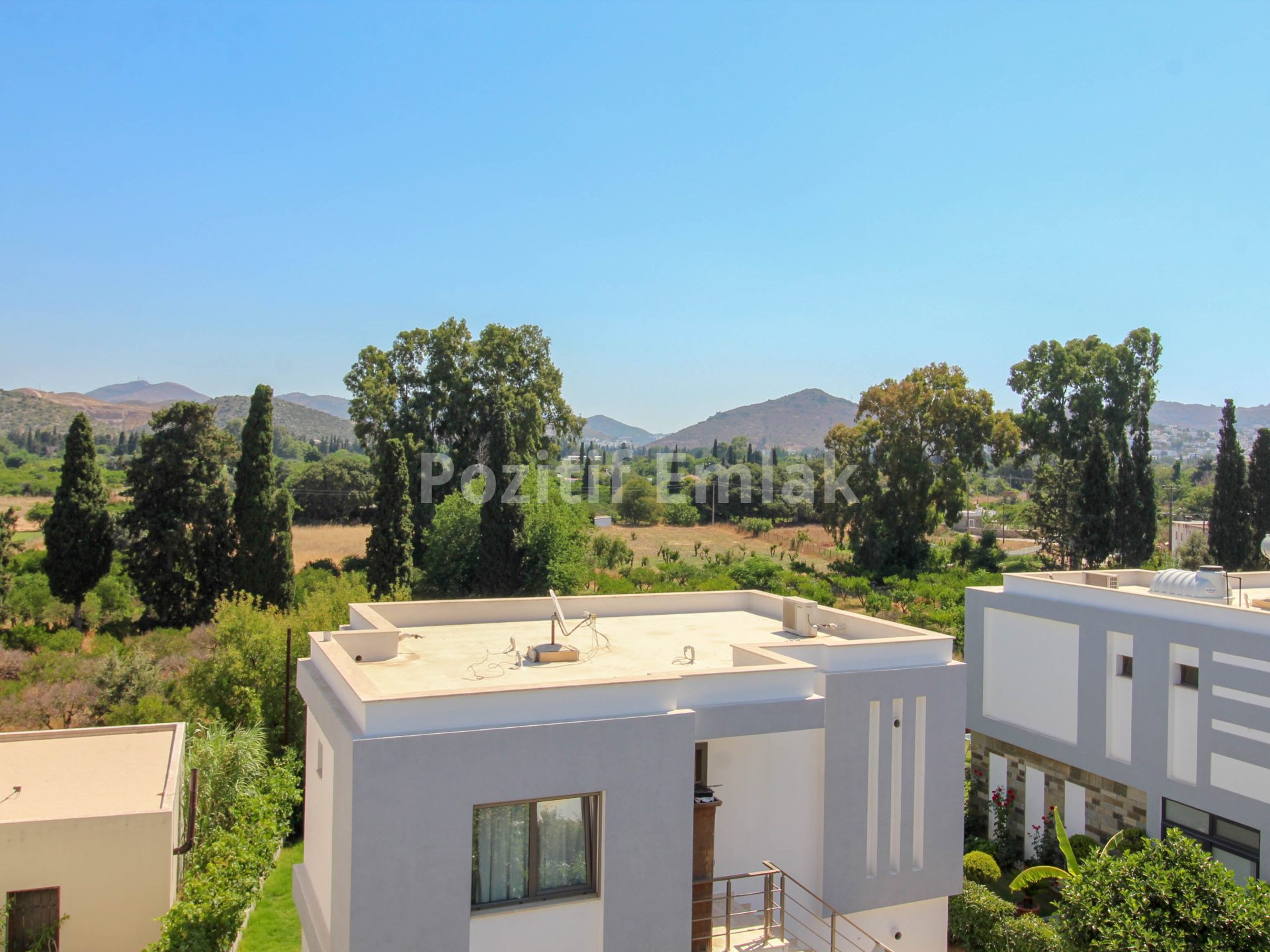 Turgutreis'te Denize 200 Metre Mesafede 5+1 Havuzlu Villa