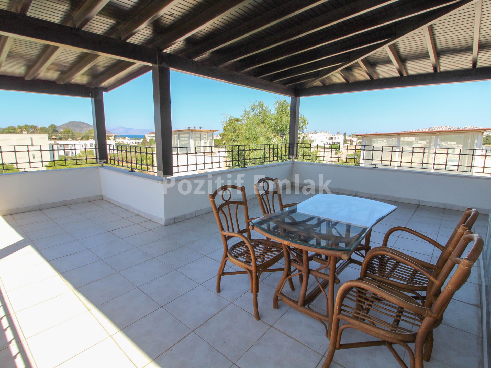 Turgutreis'te Denize 200 Metre Mesafede 5+1 Havuzlu Villa