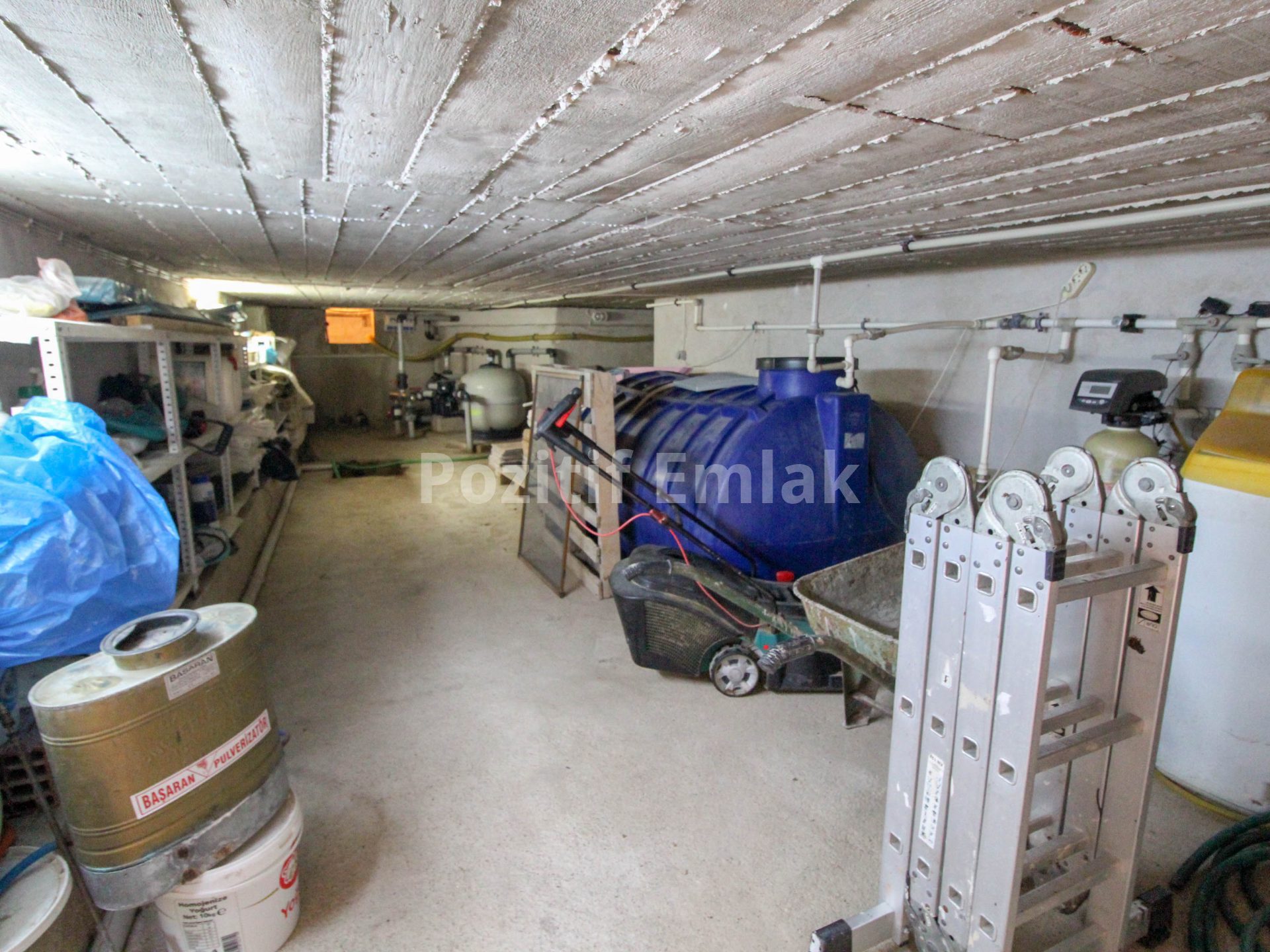 Turgutreis'te Denize 200 Metre Mesafede 5+1 Havuzlu Villa
