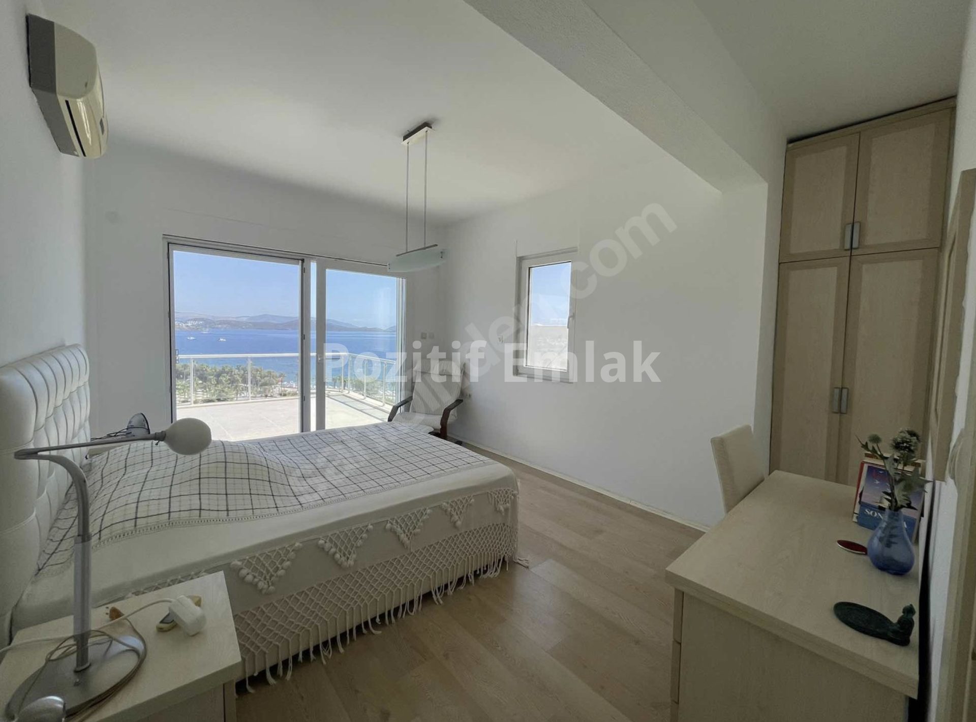 Bodrum Yahşi'de Denize Sıfır Muhteşem Manzaralı Özel Plajlı Villa