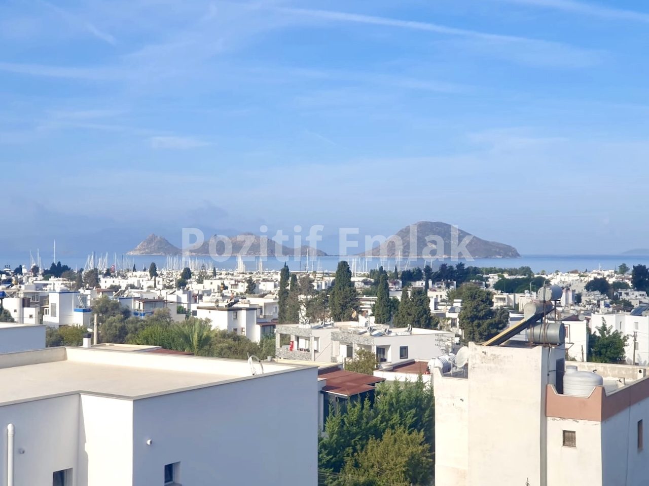 Turgutreis Merkezde Deniz Manzaralı Havuzlu Müstakil Villa