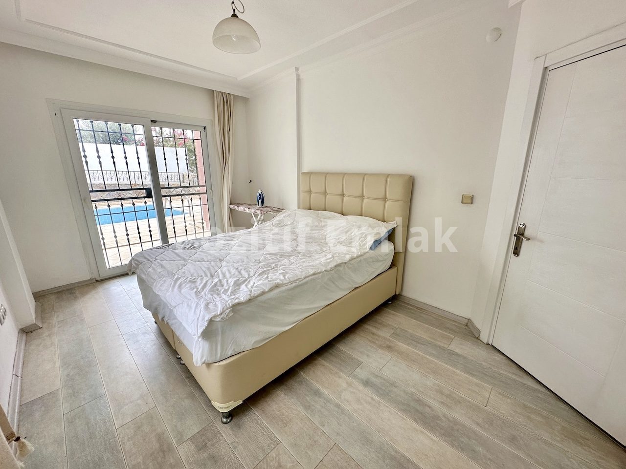 Turgutreis Merkezde Deniz Manzaralı Havuzlu Müstakil Villa