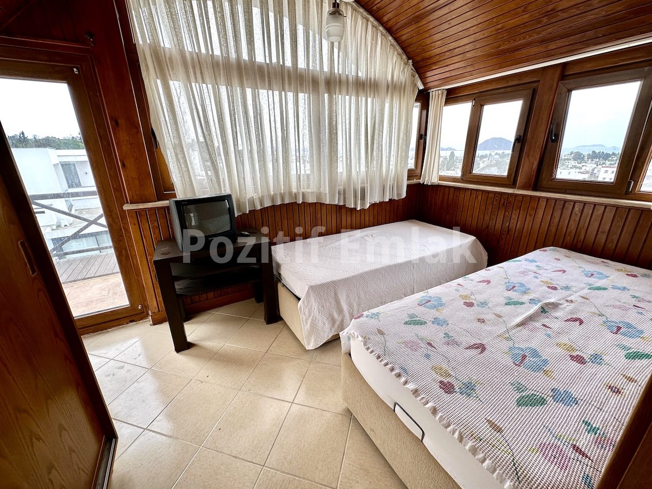 Turgutreis Merkezde Deniz Manzaralı Havuzlu Müstakil Villa