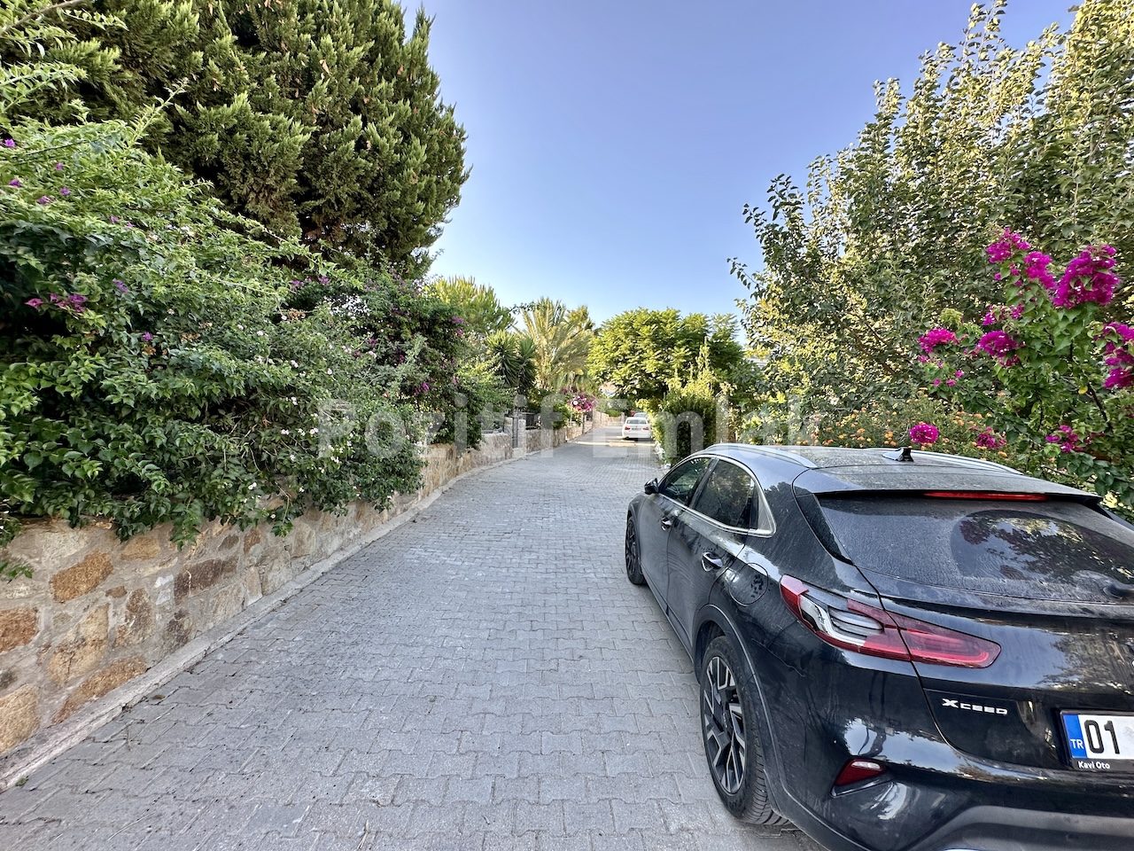 Bodrum Akyarlar'da Nezih Site İçinde Büyük Bahçeli Villa