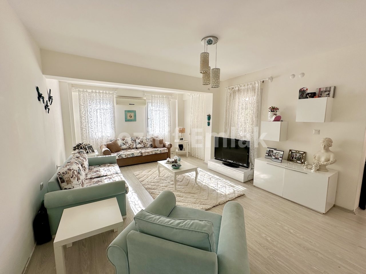 Bodrum Akyarlar'da Nezih Site İçinde Büyük Bahçeli Villa