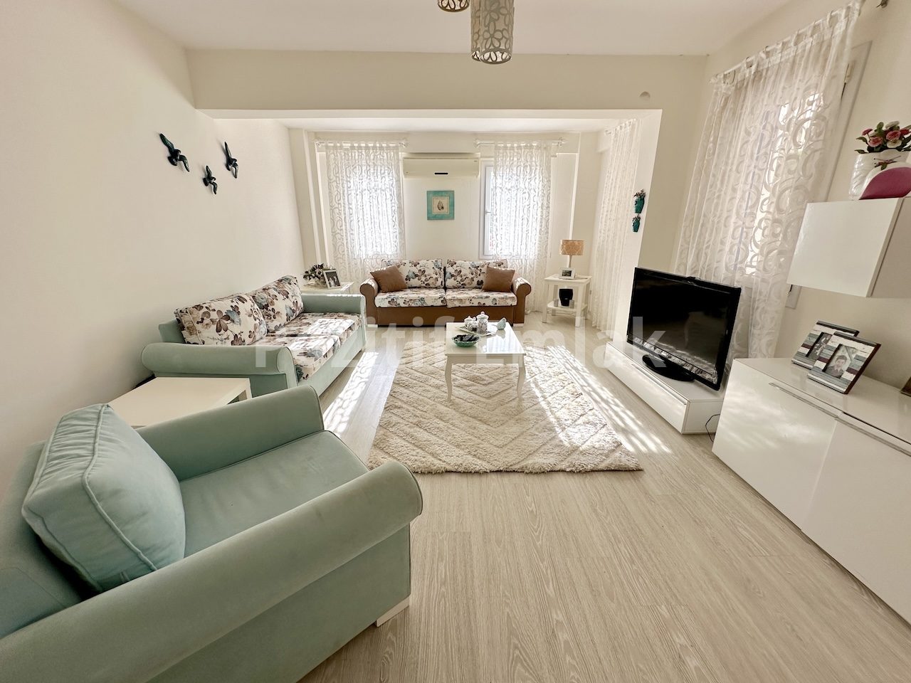 Bodrum Akyarlar'da Nezih Site İçinde Büyük Bahçeli Villa