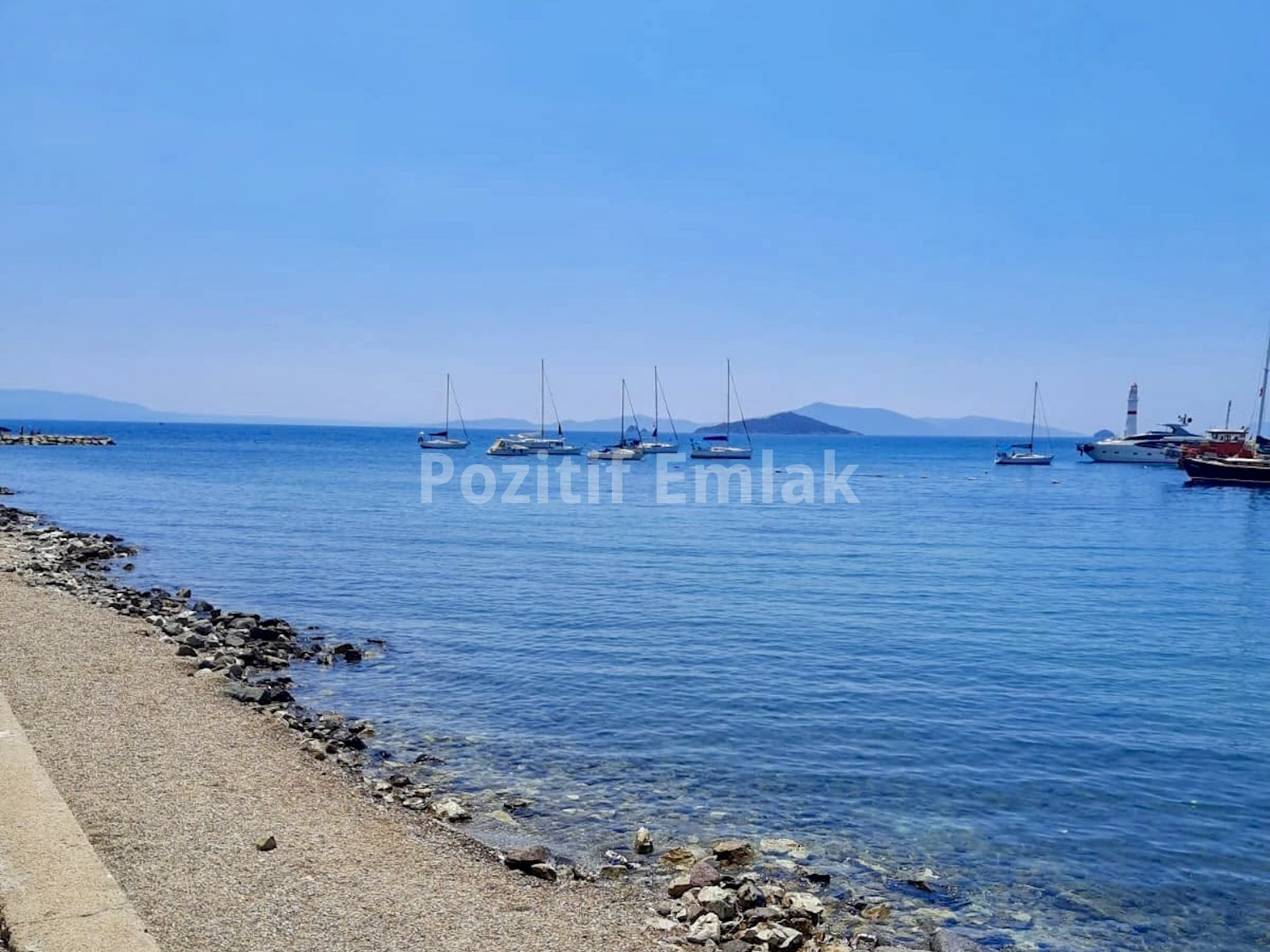 Turgutreis Merkezde Marinanın Dibinde Şirin Bahçeli Tripleks Ev