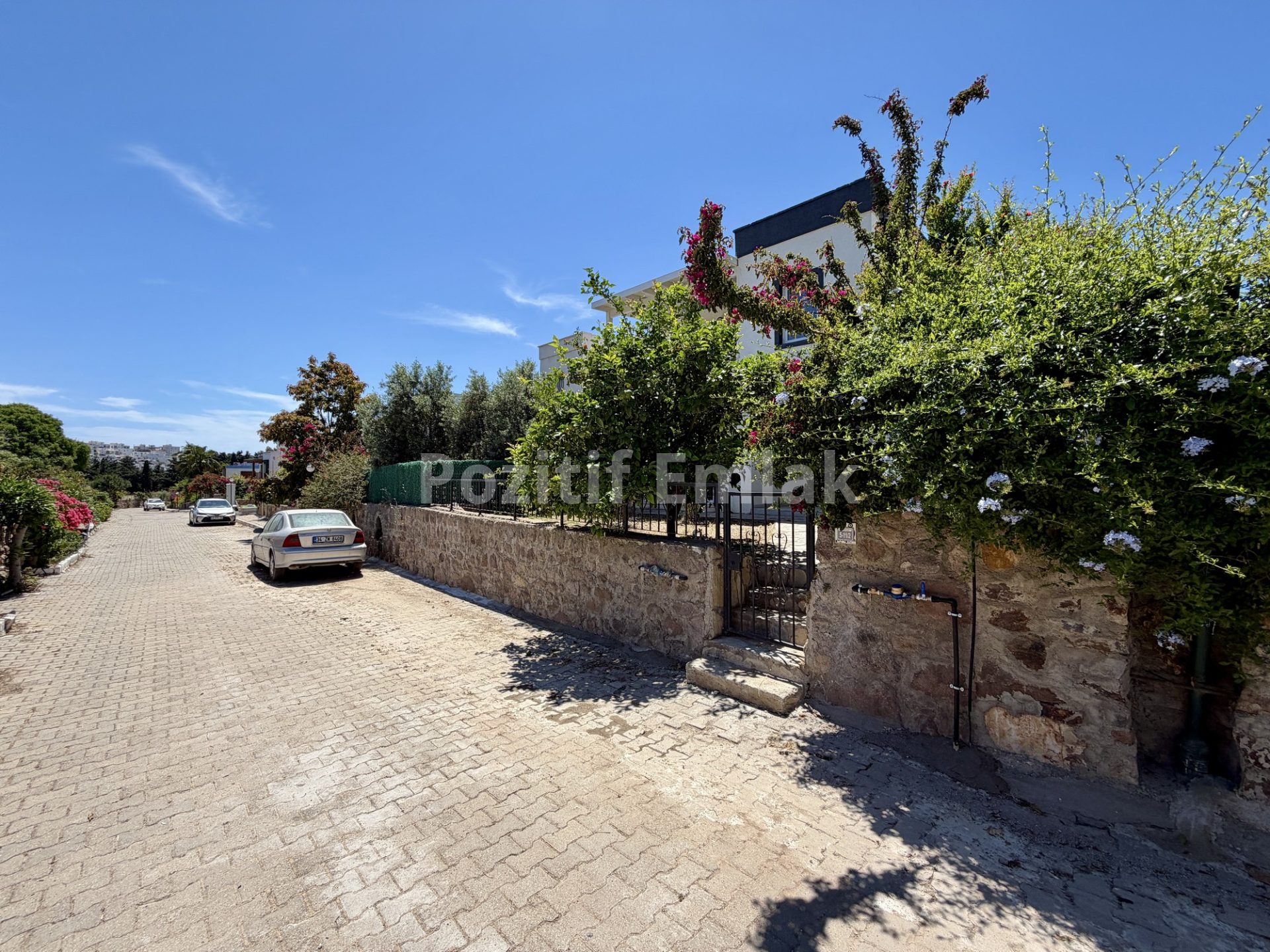 Bodrum Akyarlar'da Nezih Site İçinde Geniş Bahçeli Villa