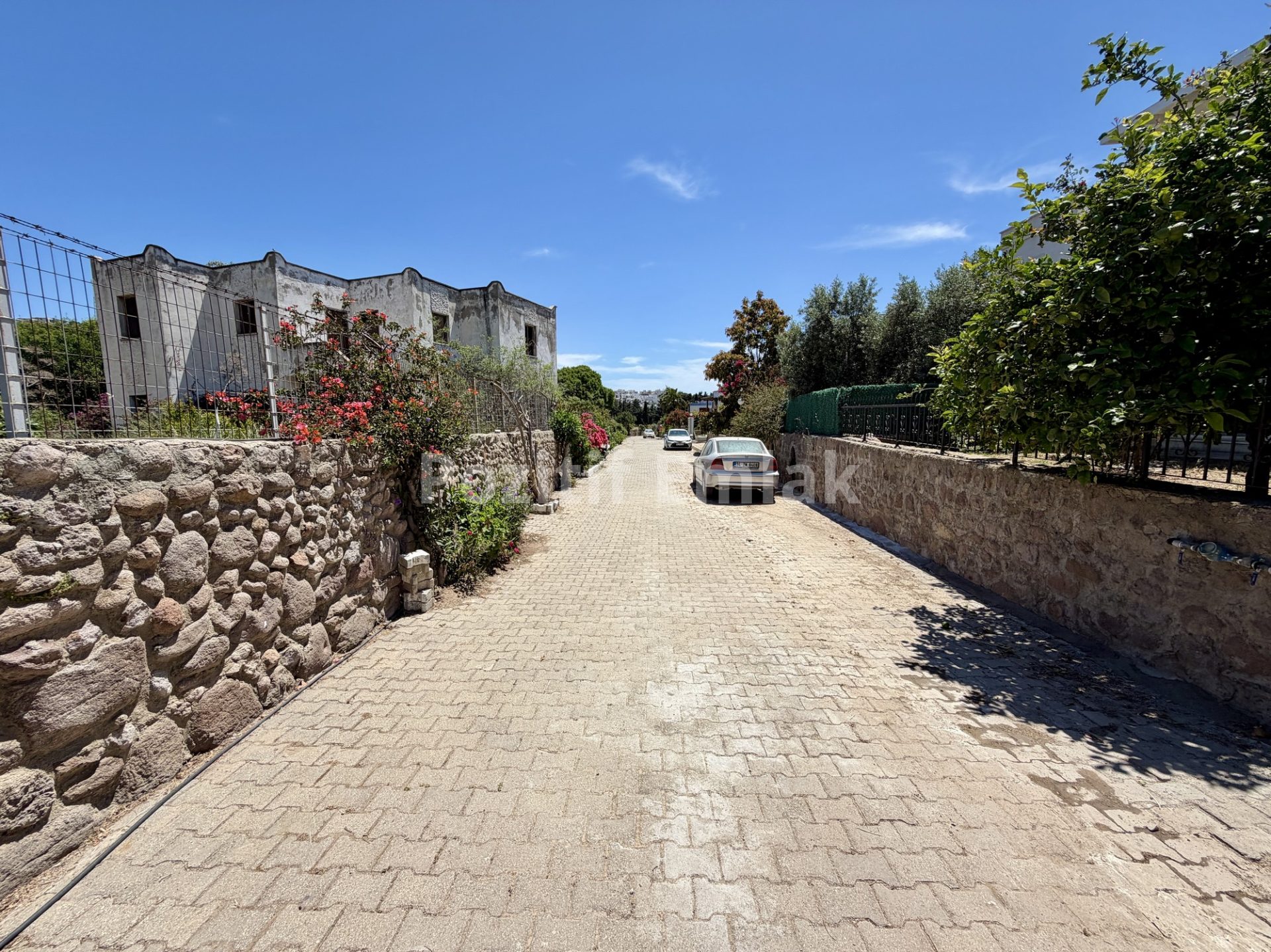 Bodrum Akyarlar'da Nezih Site İçinde Geniş Bahçeli Villa