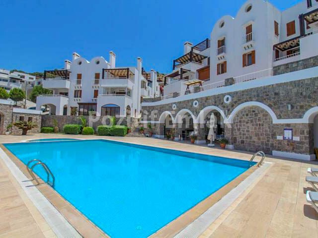Turgutreis'te Deniz Manzaralı, Havuzlu Sitede 2+1 Daire