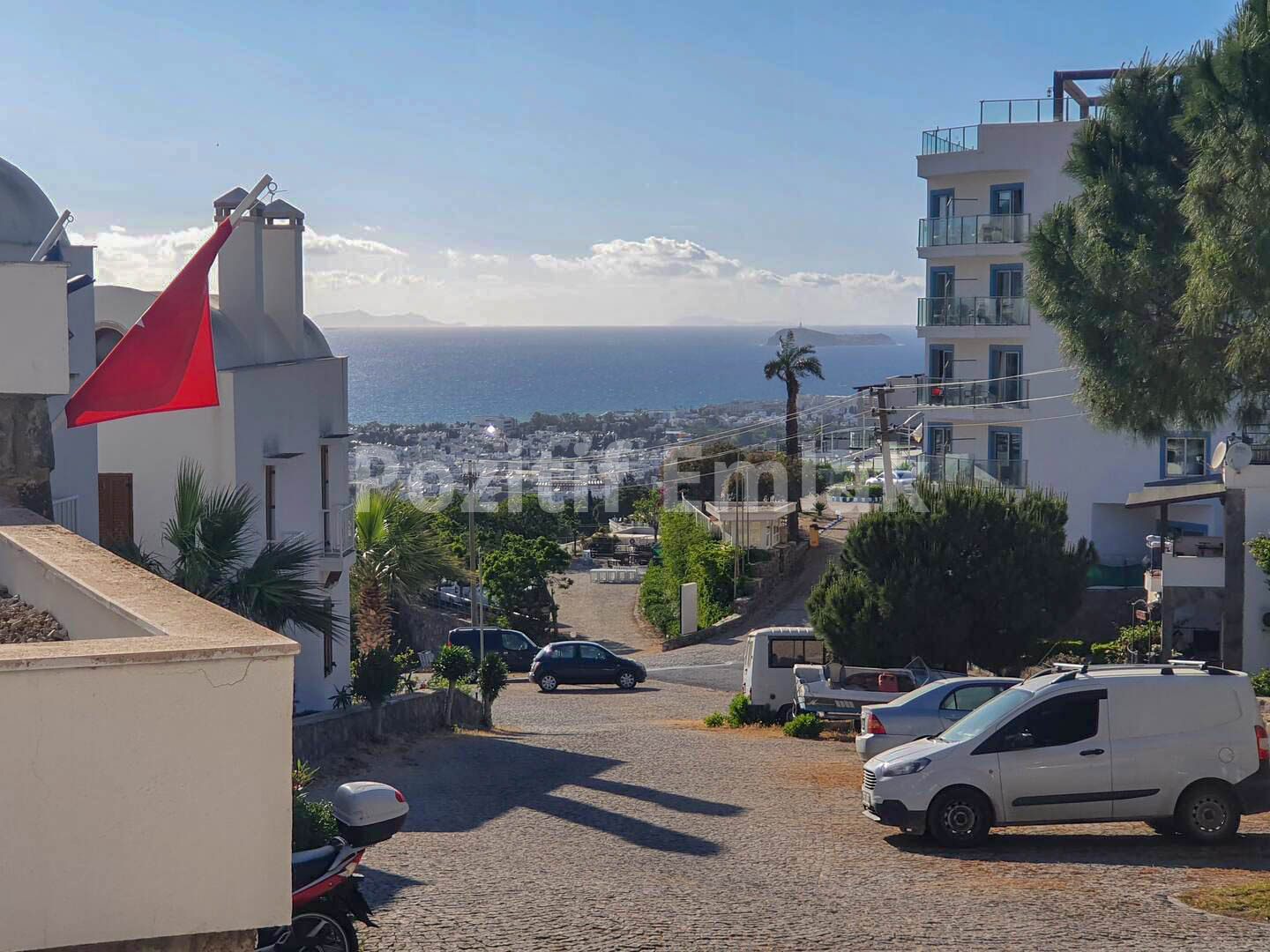 Turgutreis'te Deniz Manzaralı, Havuzlu Sitede 2+1 Daire