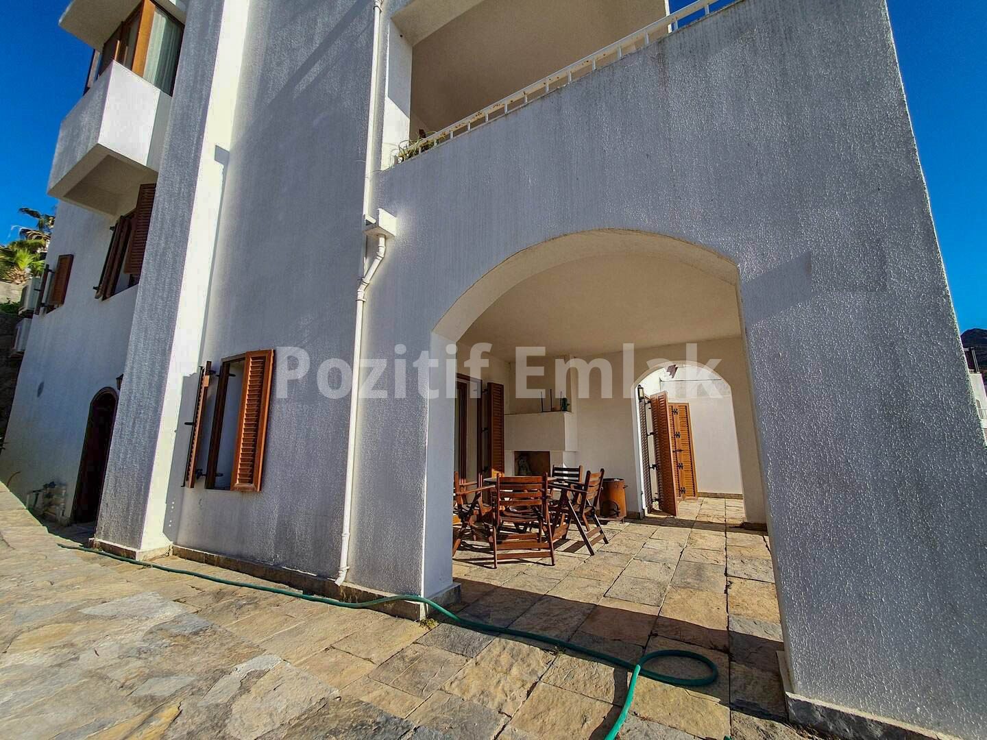 Turgutreis'te Deniz Manzaralı, Havuzlu Sitede 2+1 Daire