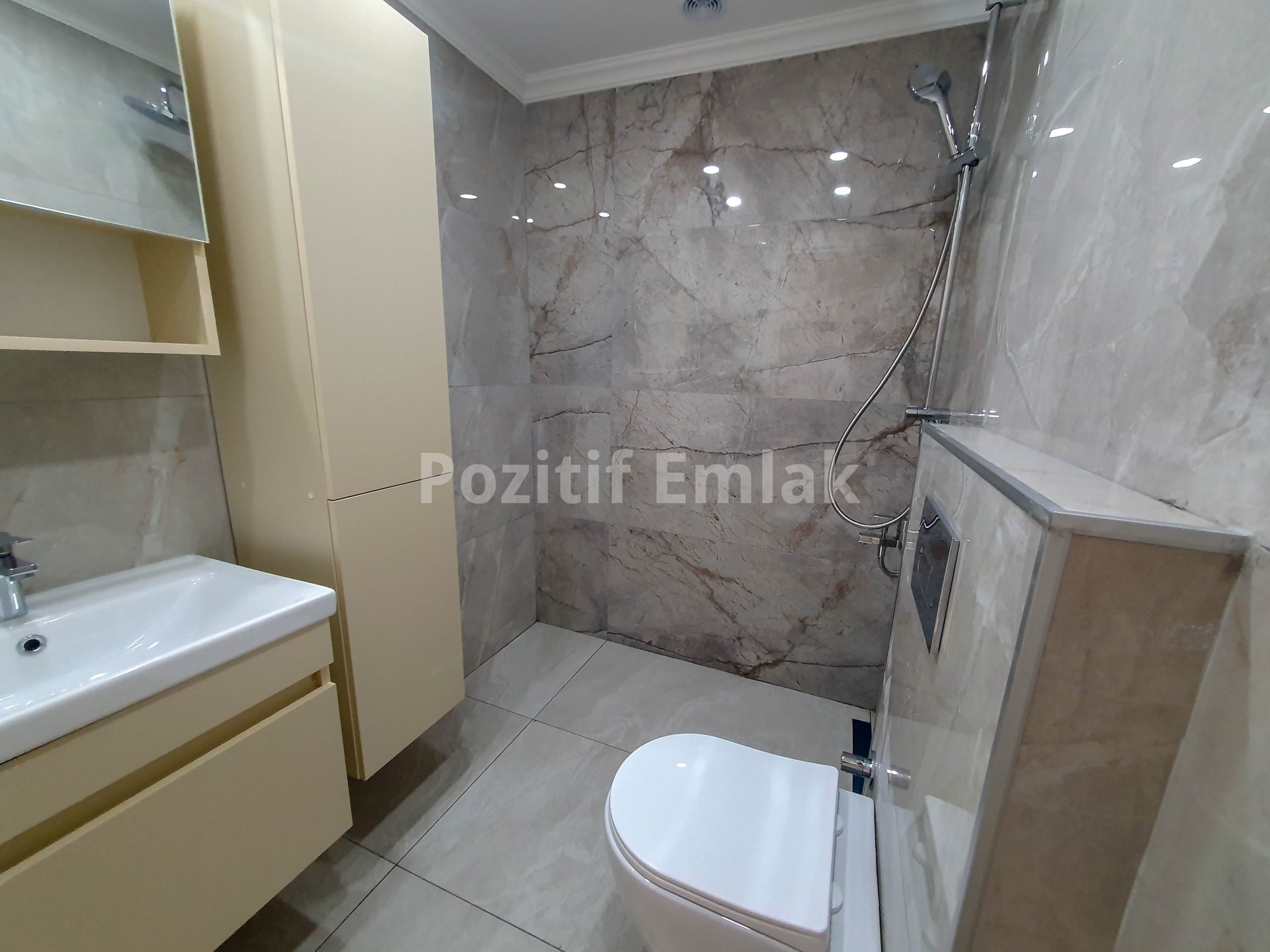 Turgutreis'te Deniz Manzaralı, Havuzlu Sitede 2+1 Daire