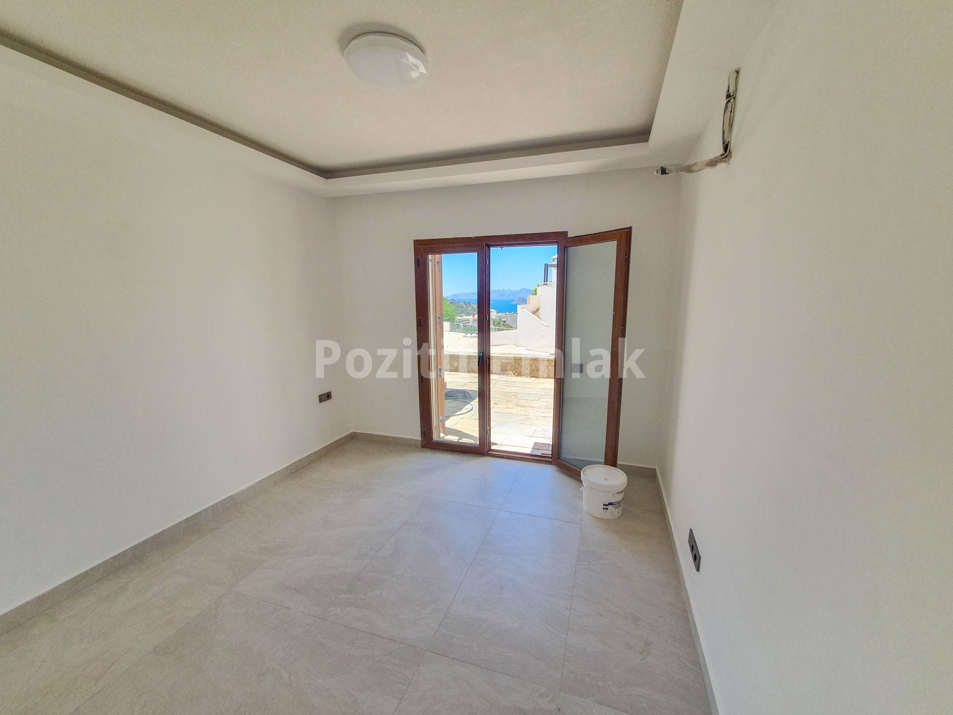 Turgutreis'te Deniz Manzaralı, Havuzlu Sitede 2+1 Daire