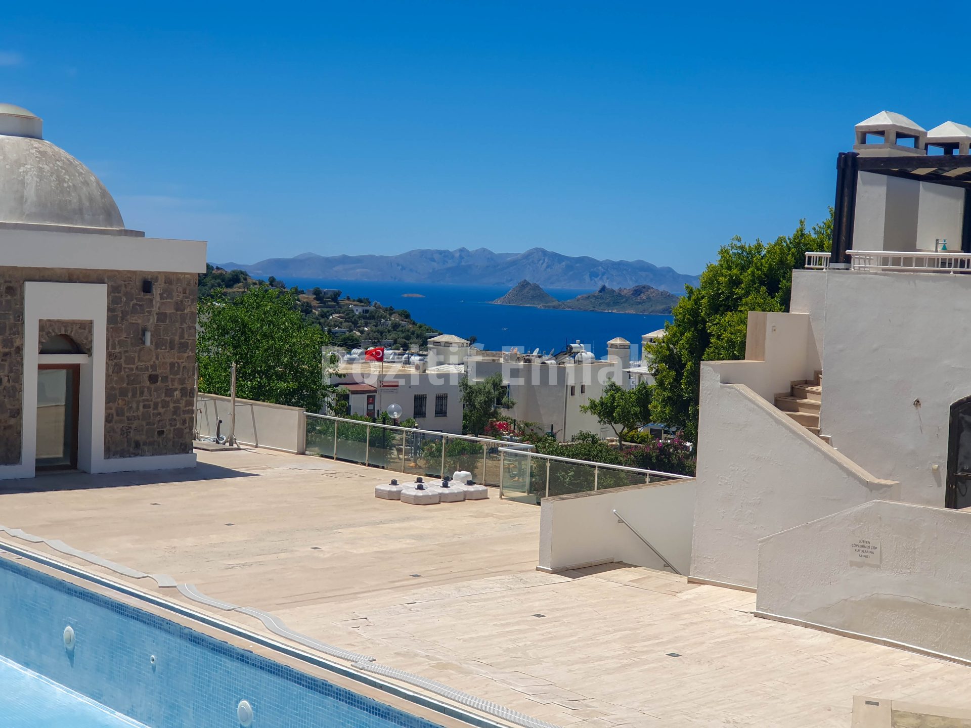 Turgutreis'te Deniz Manzaralı, Havuzlu Sitede 2+1 Daire