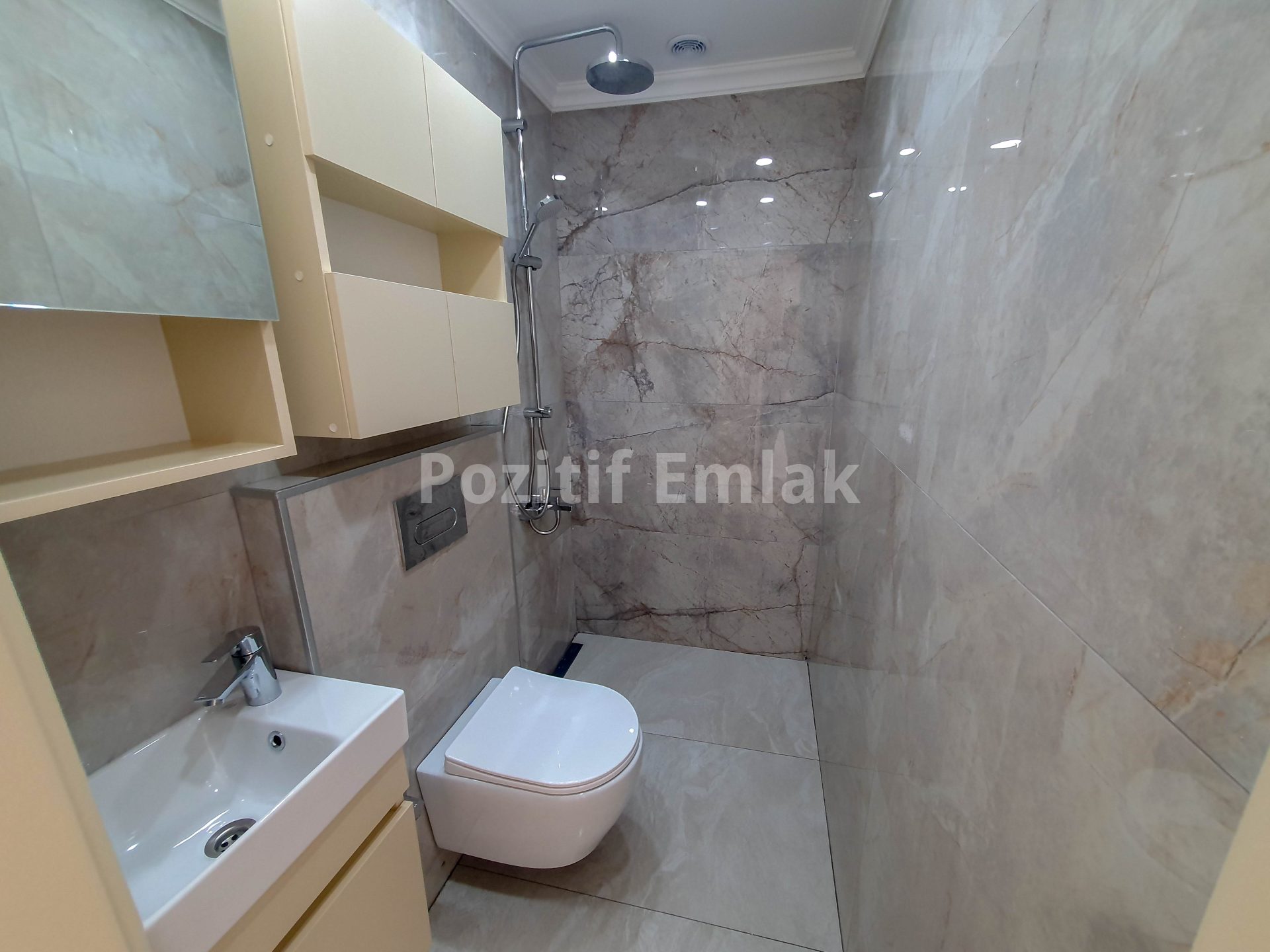 Turgutreis'te Deniz Manzaralı, Havuzlu Sitede 2+1 Daire