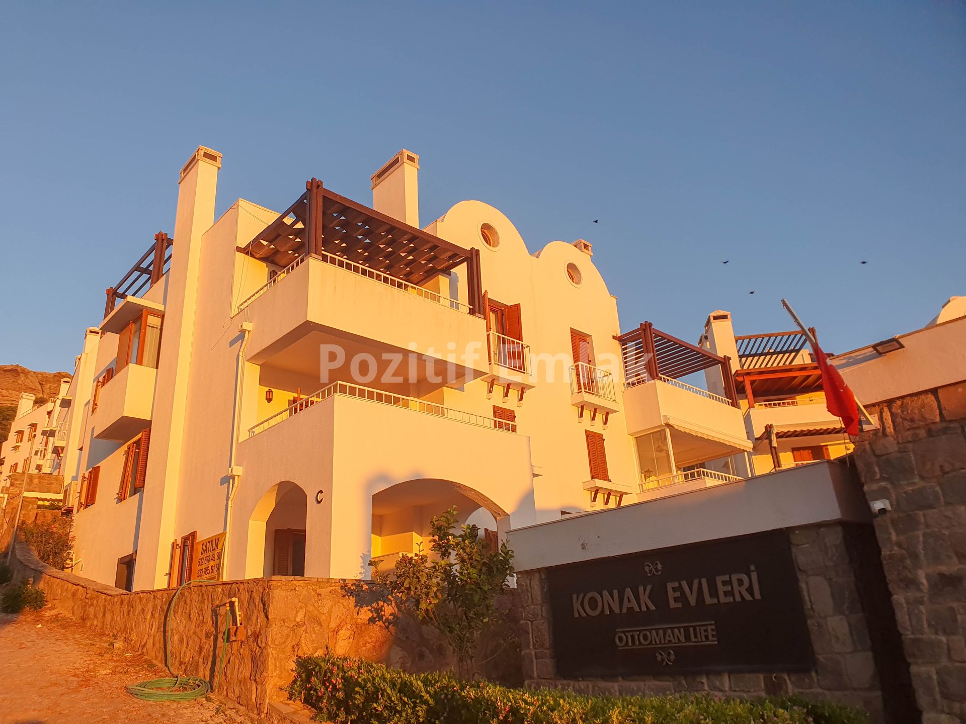 Turgutreis'te Deniz Manzaralı, Havuzlu Sitede 2+1 Daire
