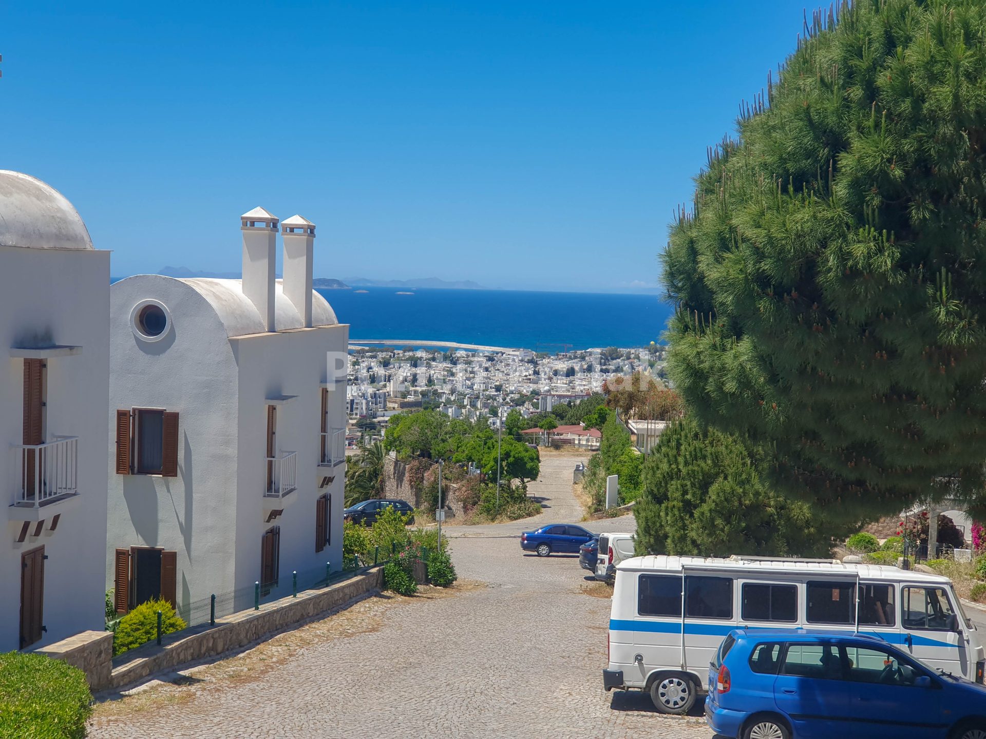 Turgutreis'te Deniz Manzaralı, Havuzlu Sitede 2+1 Daire