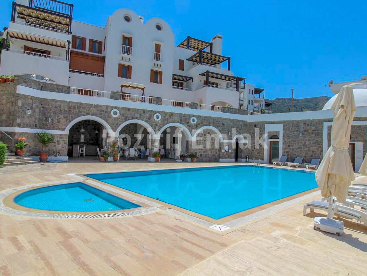 Turgutreis'te Deniz Manzaralı, Havuzlu Sitede 2+1 Daire