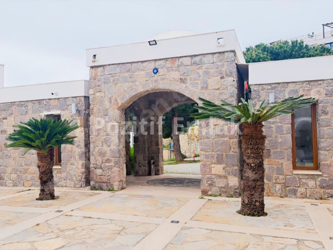 Turgutreis'te Deniz Manzaralı, Havuzlu Sitede 2+1 Daire