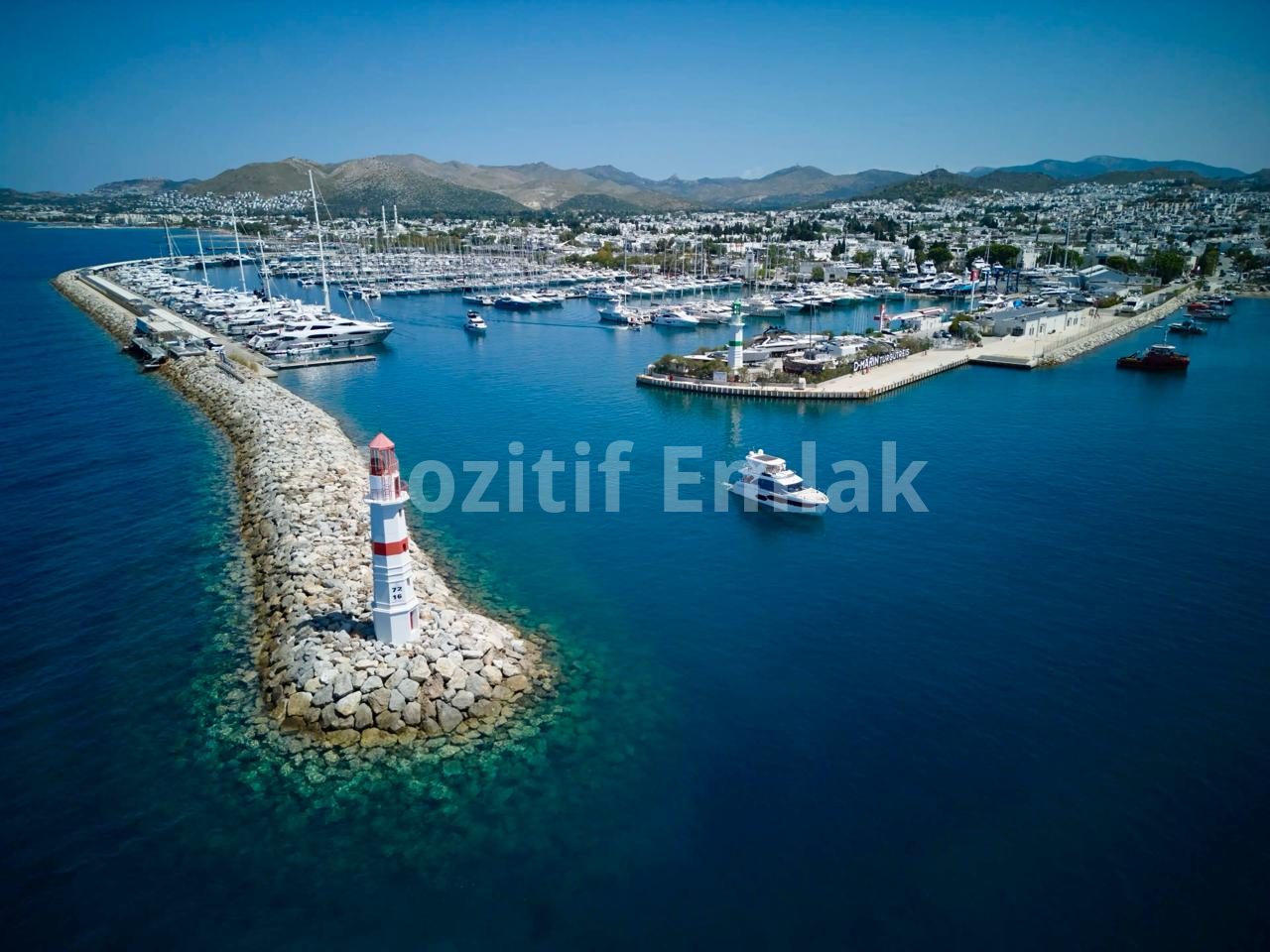Turgutreis'te Deniz Manzaralı, Havuzlu Sitede 2+1 Daire